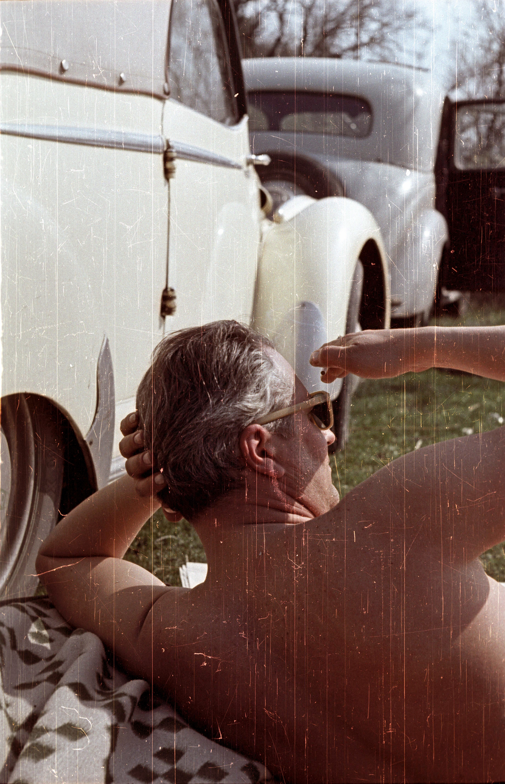Hungary,Lake Balaton, Tihany, vízpart Sajkod közelében., 1961, Fortepan/Album001, portrait, colorful, shades, man, automobile, prop up the head, Fortepan #92119