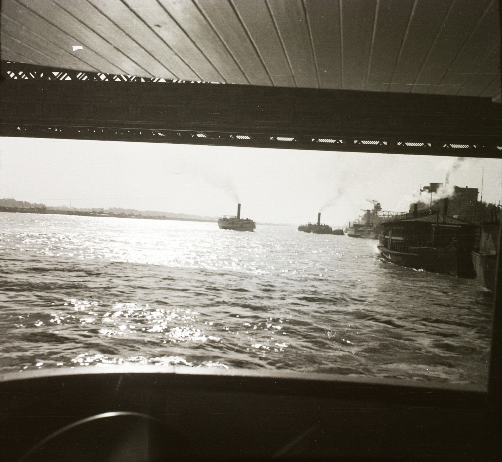 Austria, Linz, Duna, az "Alte Brücke" (később a Nibelungenbrücke épült a helyén)., 1939, Ebner, ship, steamboat, Fortepan #92176