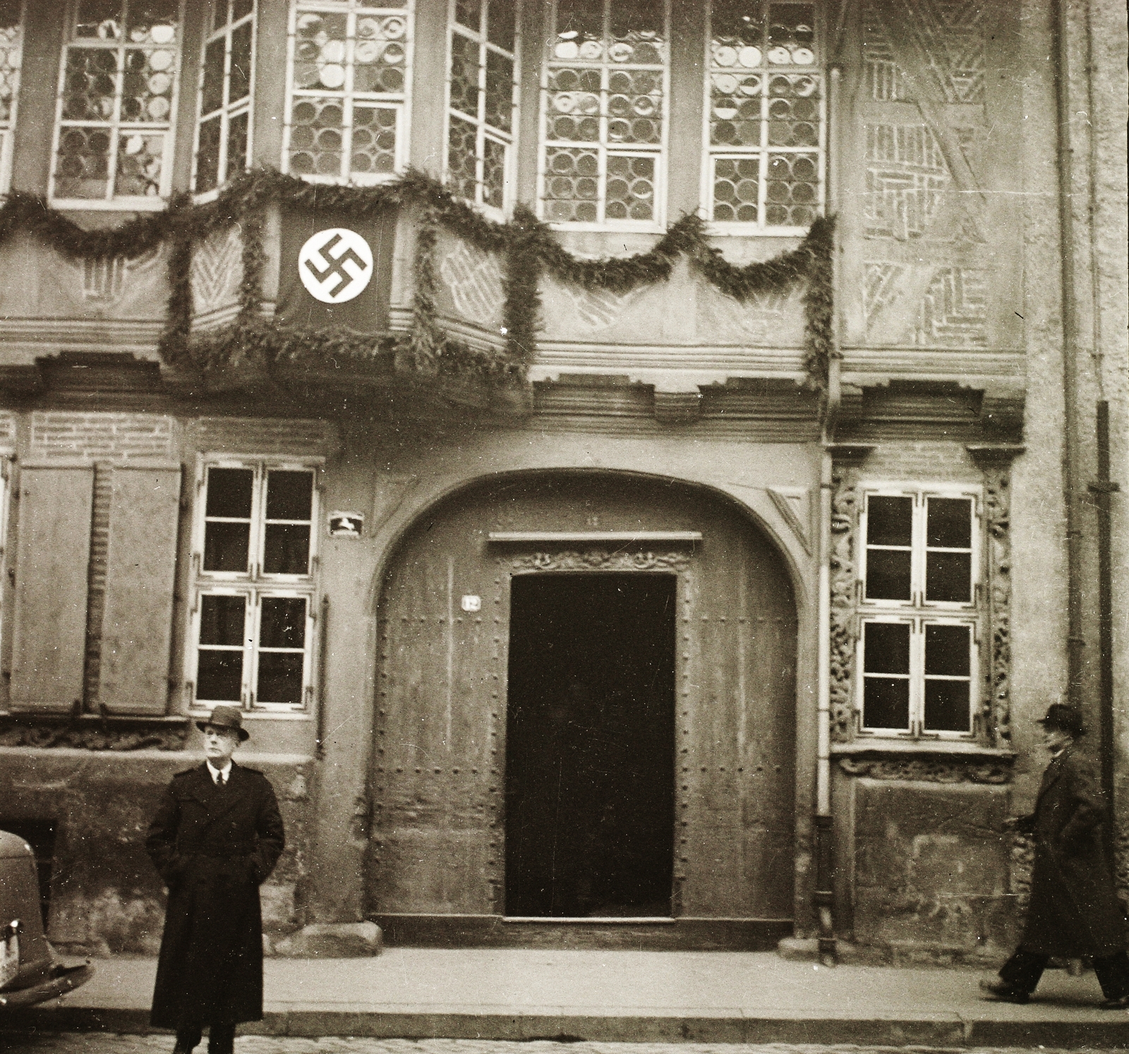 Germany, Goslar, Schreiberstrasse 12., Siemenshaus., 1939, Ebner, swastica, hands in pockets, Fortepan #92201