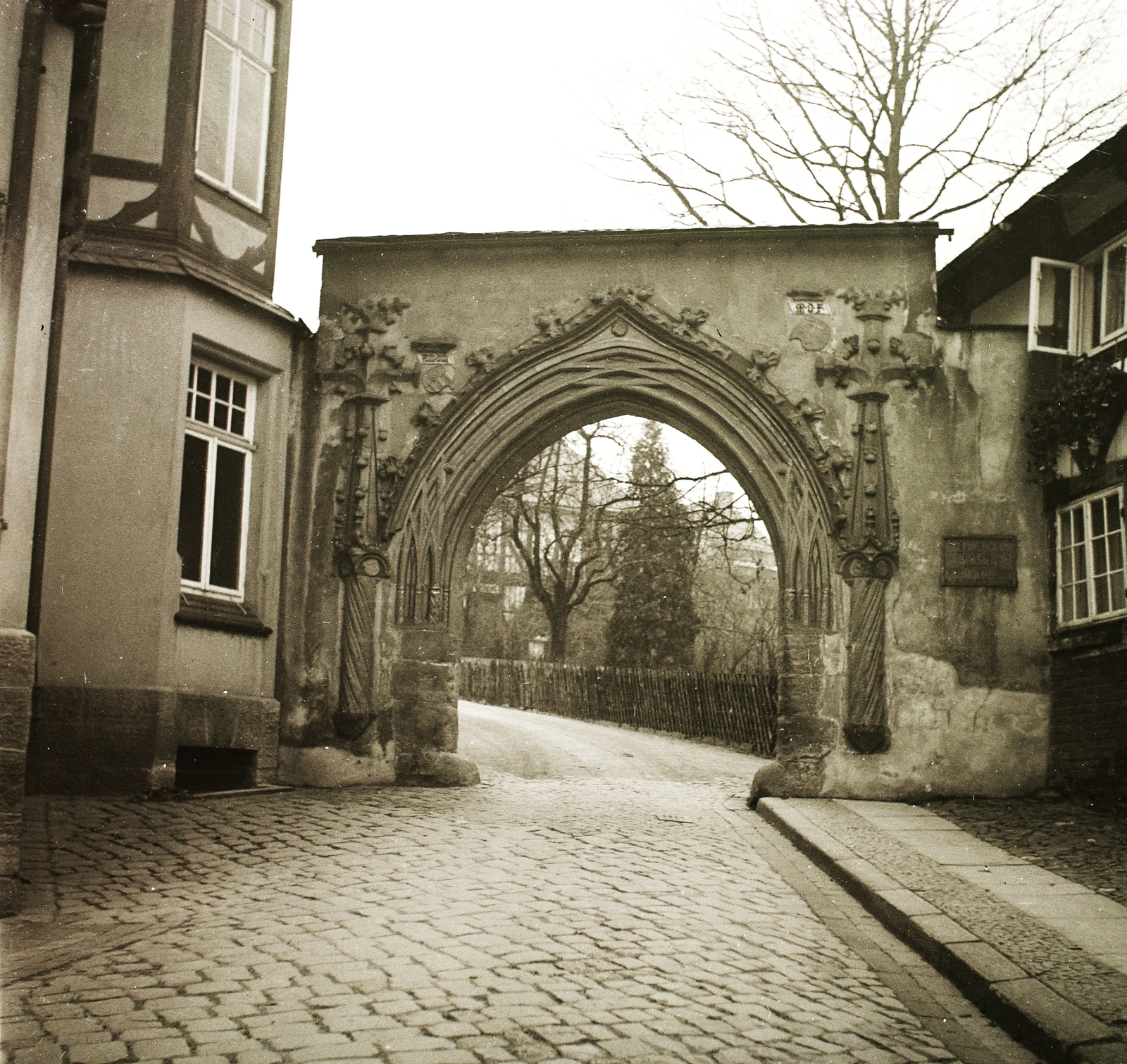 Németország, Goslar, a Frankenberg Kolostor bejárata a Frankenberger Plan felől nézve., 1939, Ebner, csúcsív, Fortepan #92202