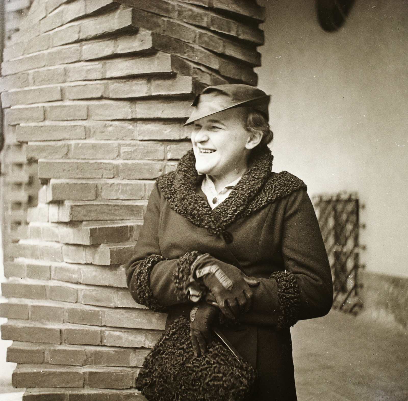 Magyarország, Szeged, Dóm tér., 1939, Ebner, mosoly, hölgy, Fortepan #92225