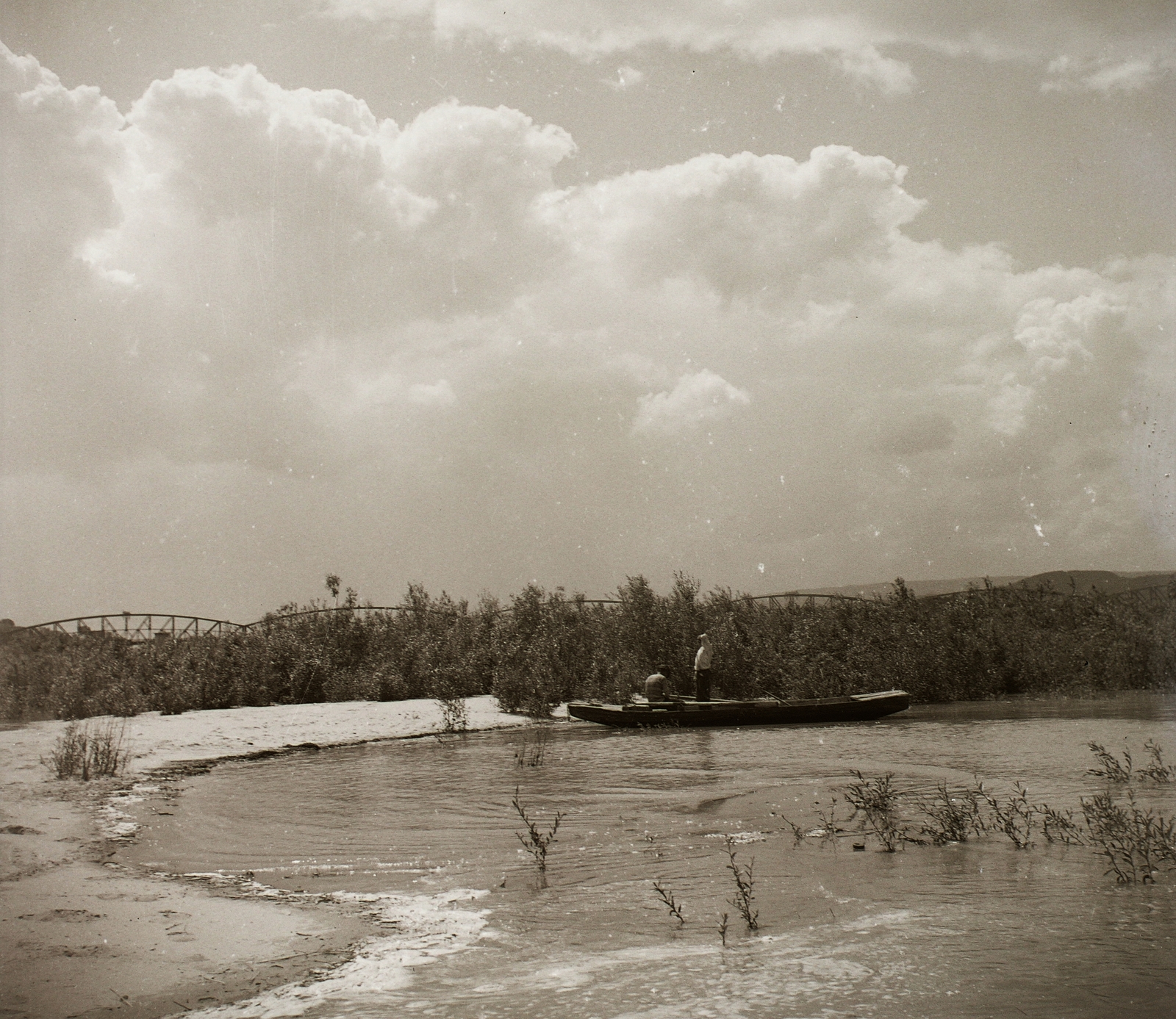 Hungary, Budapest IV., Palotai-sziget, háttérben az Újpesti vasúti híd., 1940, Ebner, Budapest, Fortepan #92317