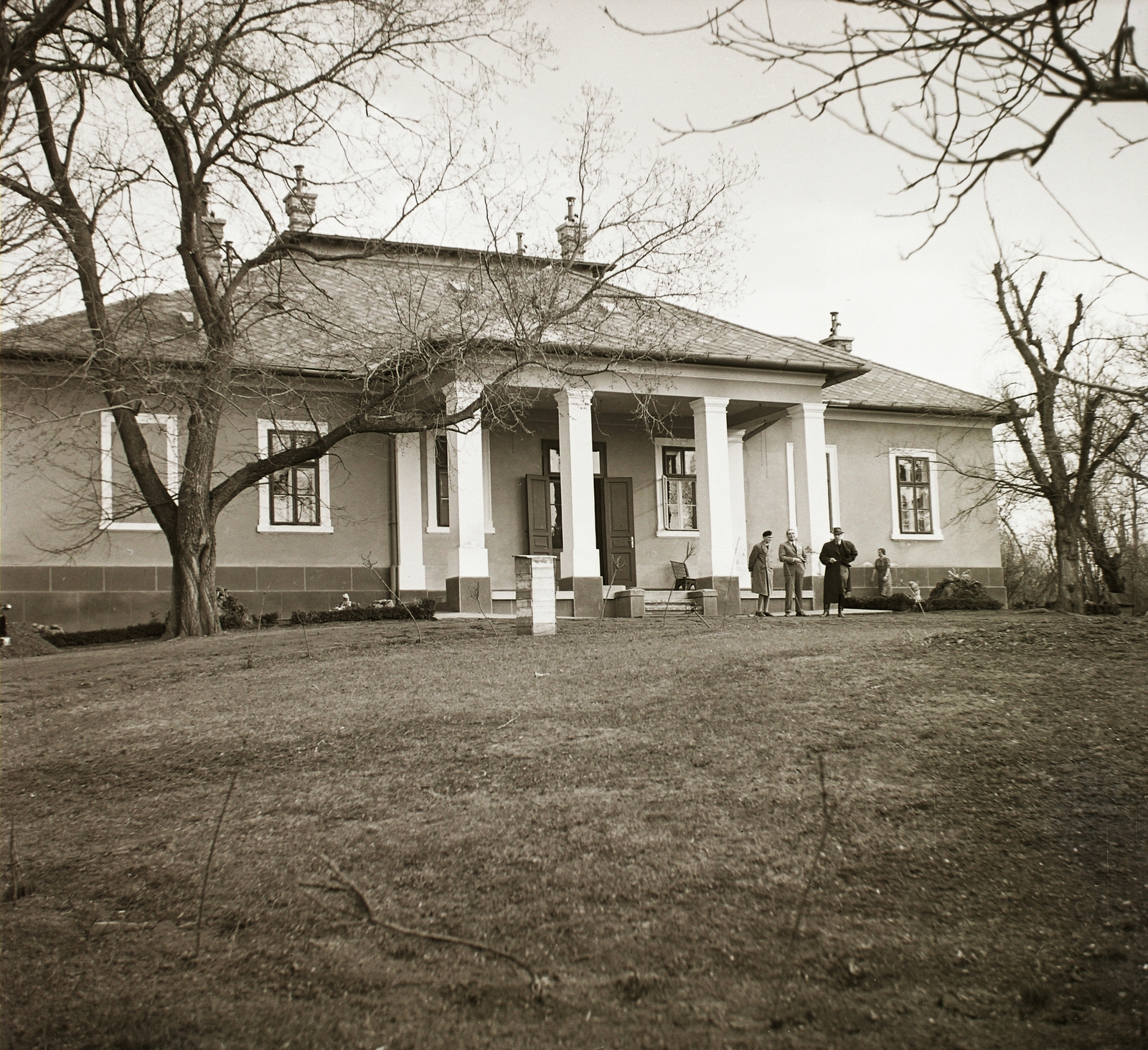 Hungary, Szarvasgede, Kossuth út 119., eredetileg dr. Virava József kúriája, később Tanácsháza, ma Önkormányzat (Községháza)., 1940, Ebner, mansion, Fortepan #92328