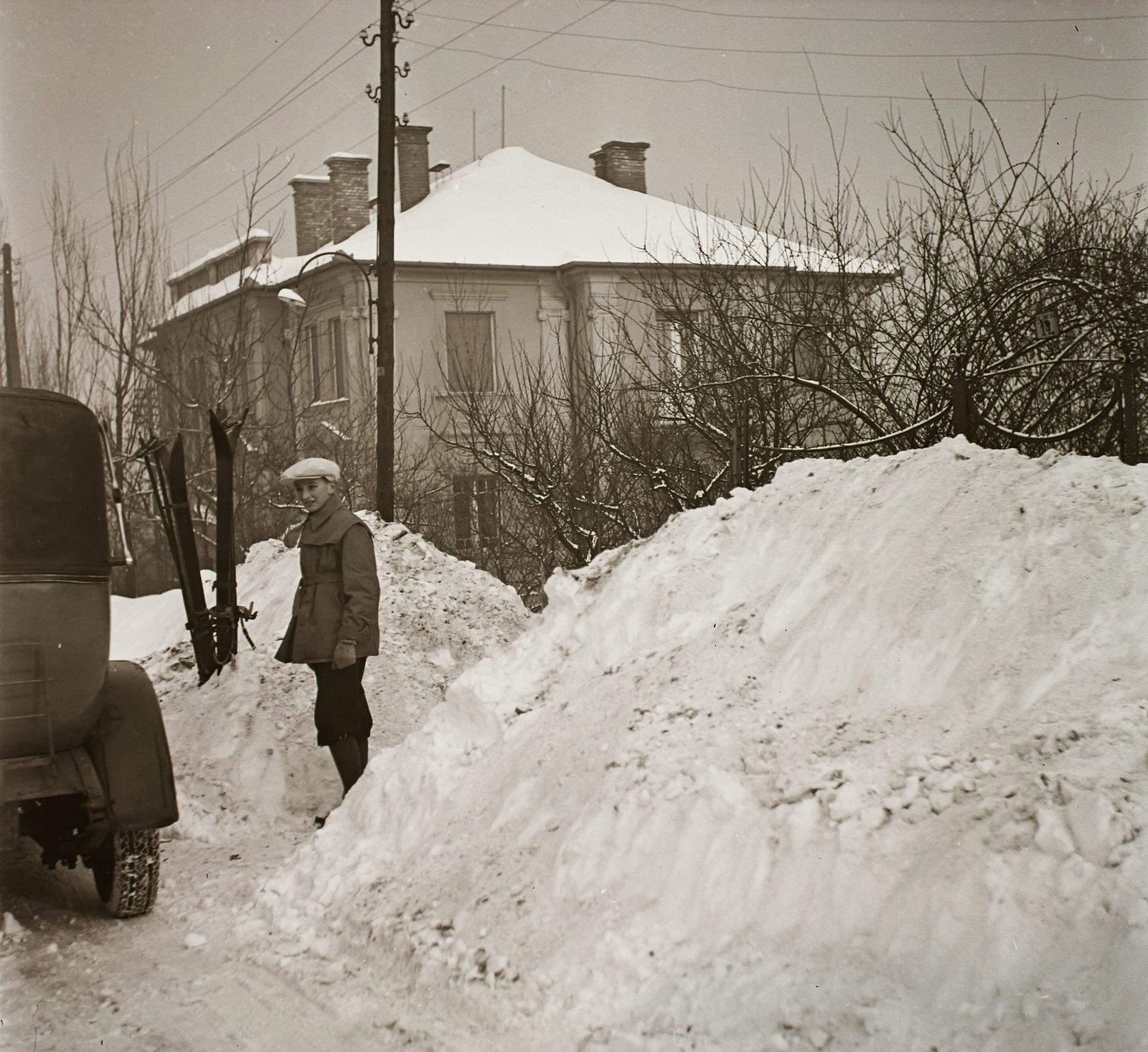 Hungary, Budapest XII., Tóth Lőrinc utca, szemben az Ügyész utca sarkán álló ház., 1940, Ebner, winter, snow, Budapest, Fortepan #92385