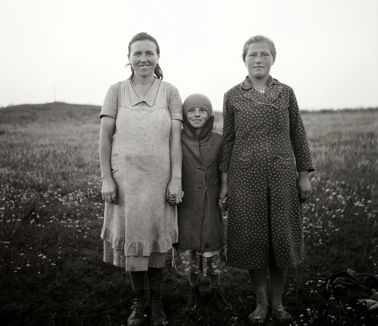 1940, Ebner, field, girl, meadow, Best of, three people, Fortepan #92413