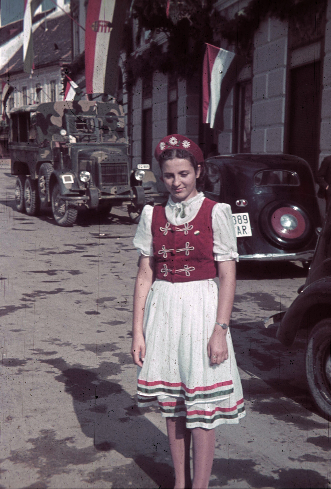 Romania,Transylvania, Észak-Erdély, a felvétel a magyar csapatok bevonulása idején készült., 1940, Fortepan, colorful, Hungarian brand, Rába-brand, folk costume, camouflage pattern, Fortepan #92480