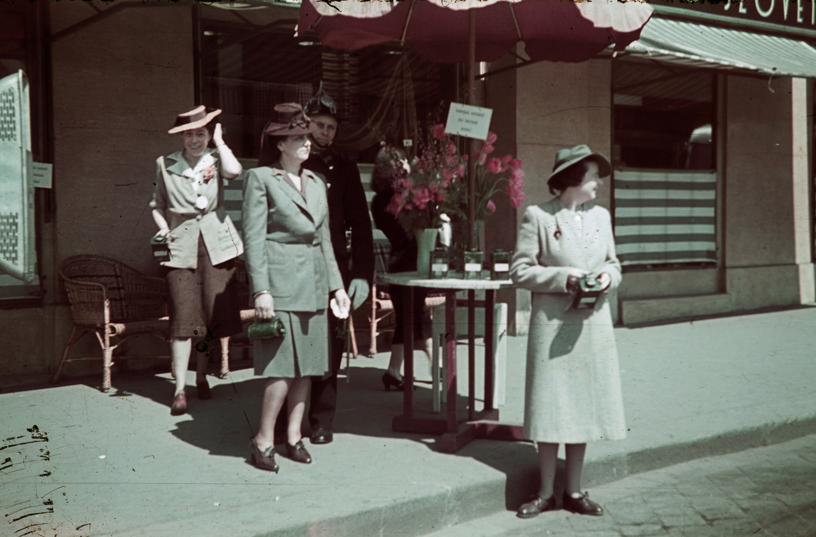 Hungary, Budapest IX., Boráros tér 1., 1942, Fortepan, colorful, flower, lady, Budapest, Fortepan #92519