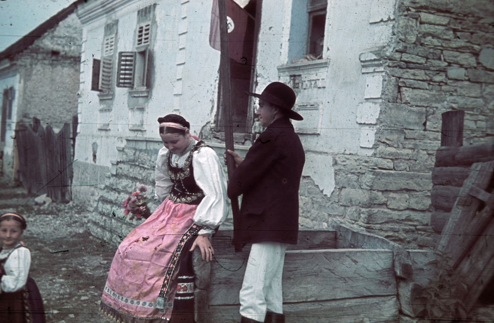 Romania,Transylvania, Dumitra, a felvétel a magyar csapatok bevonulása idején készült., 1940, Fortepan, colorful, flag, swastica, folk costume, Fortepan #92541