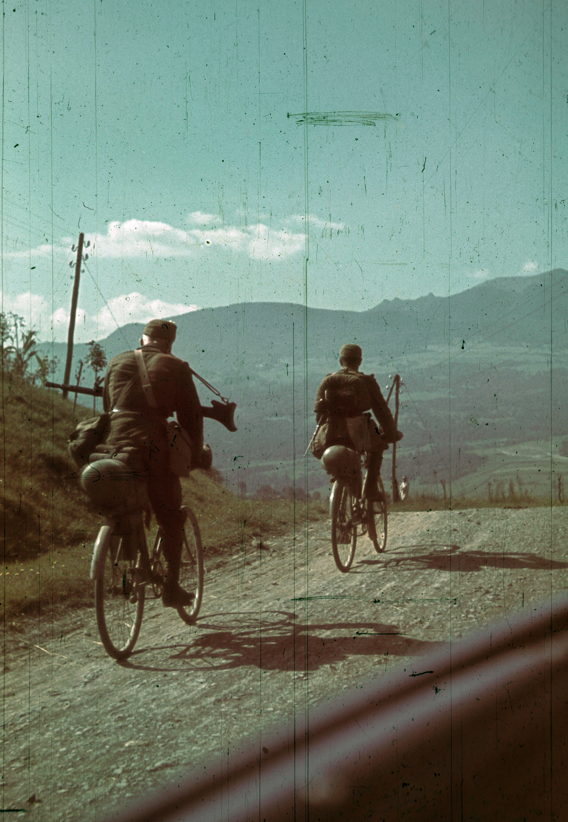 Romania,Transylvania, a település környéke, háttérben a Gutin-hegység., 1940, Fortepan, bicycle, colorful, second World War, soldier, Fortepan #92546