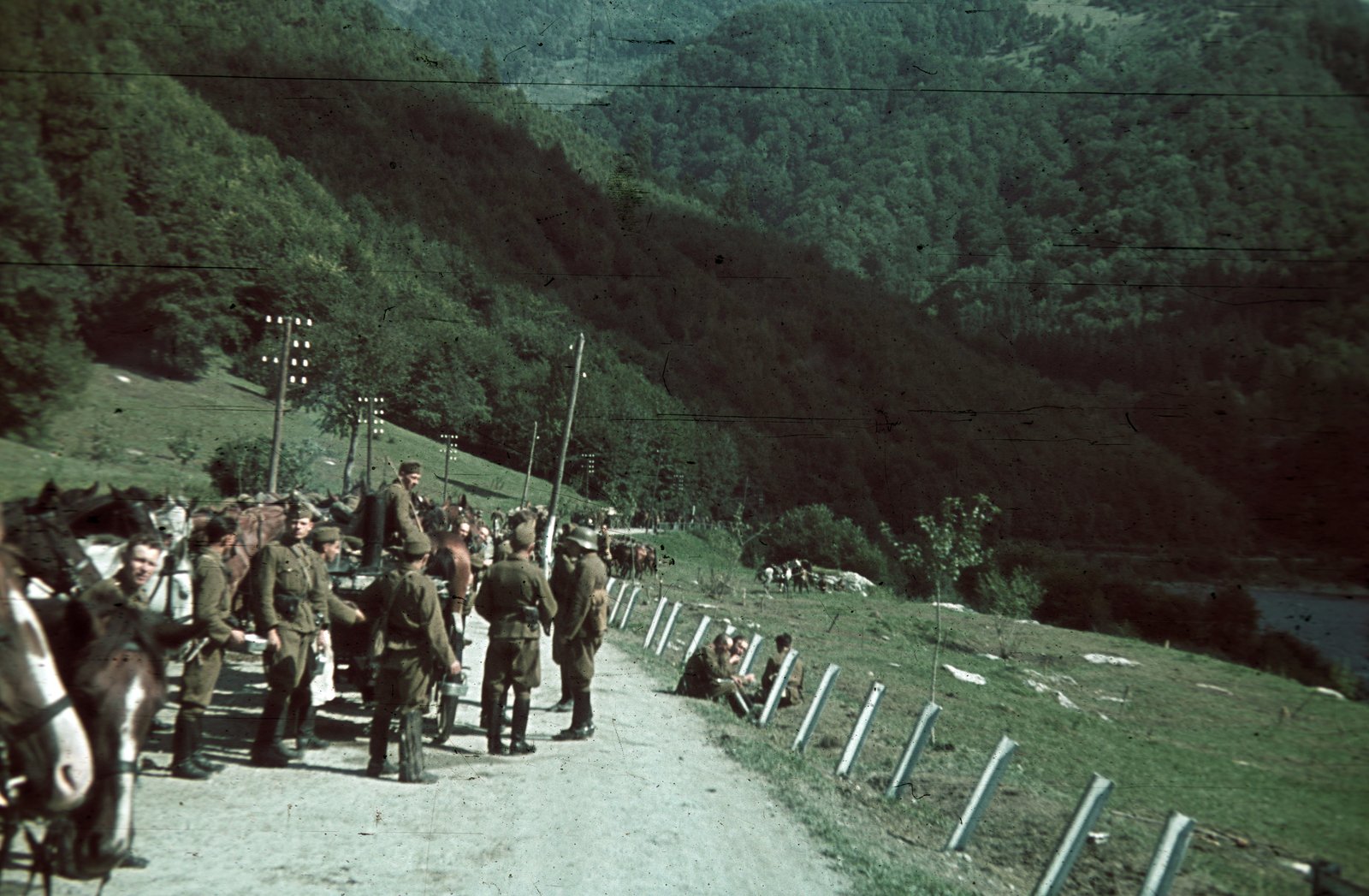 Romania,Transylvania, Észak-Erdély, a felvétel a magyar csapatok bevonulása idején készült., 1940, Fortepan, colorful, second World War, helmet, soldier, "Bocskai" side cap, Fortepan #92550