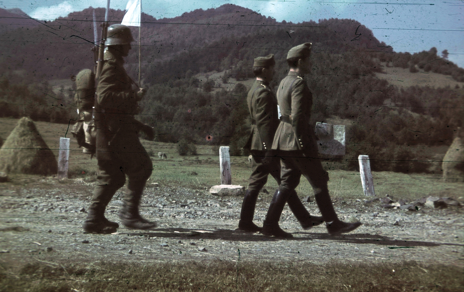Romania,Transylvania, Észak-Erdély, a felvétel a magyar csapatok bevonulása idején készült., 1940, Fortepan, colorful, second World War, helmet, soldier, bayonet, "Bocskai" side cap, Fortepan #92552