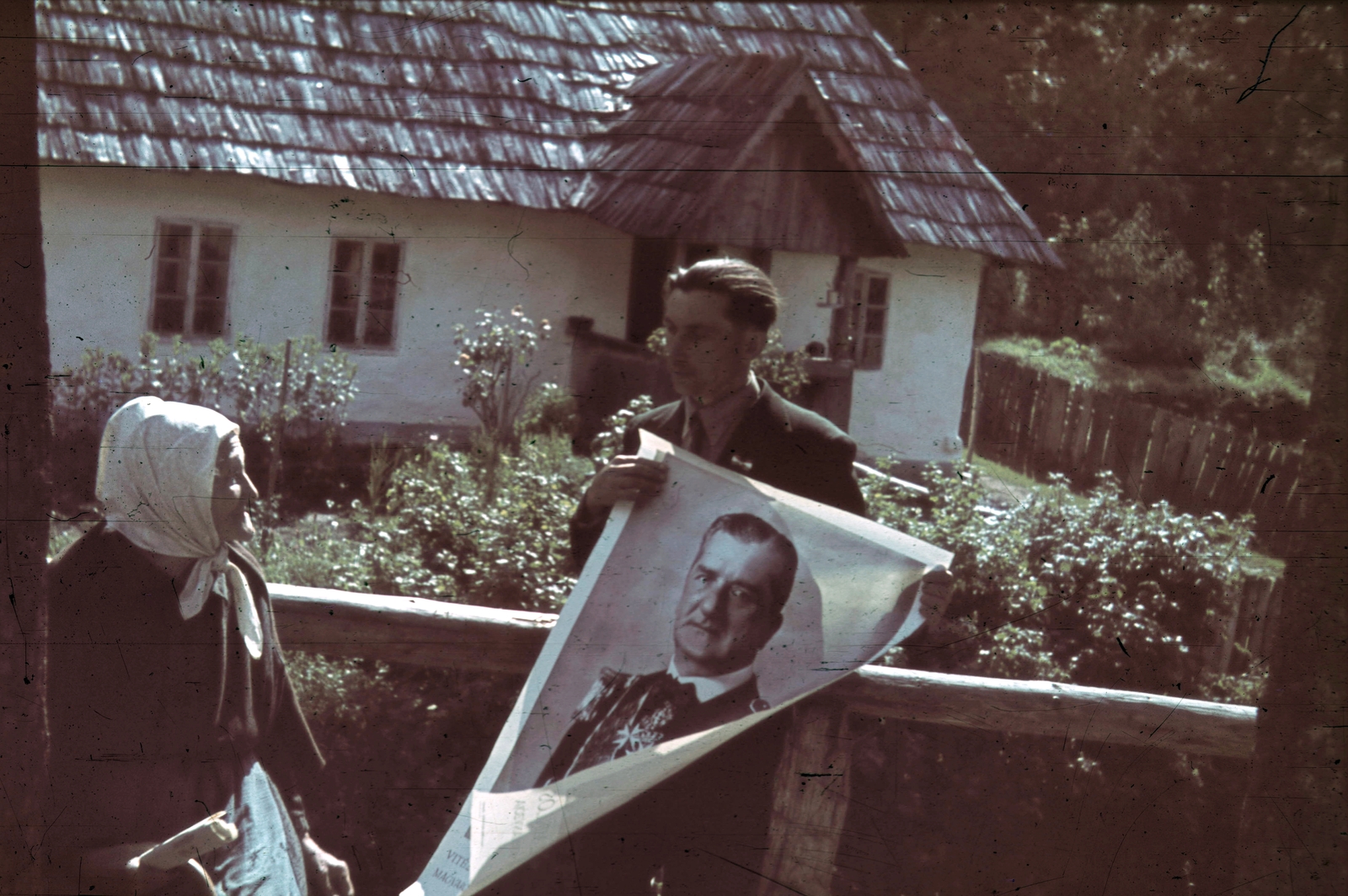 Romania,Transylvania, Észak-Erdély, a felvétel a magyar csapatok bevonulása idején készült., 1940, Fortepan, colorful, Nicolaus Horthy-portrayal, wood shingles, Fortepan #92556