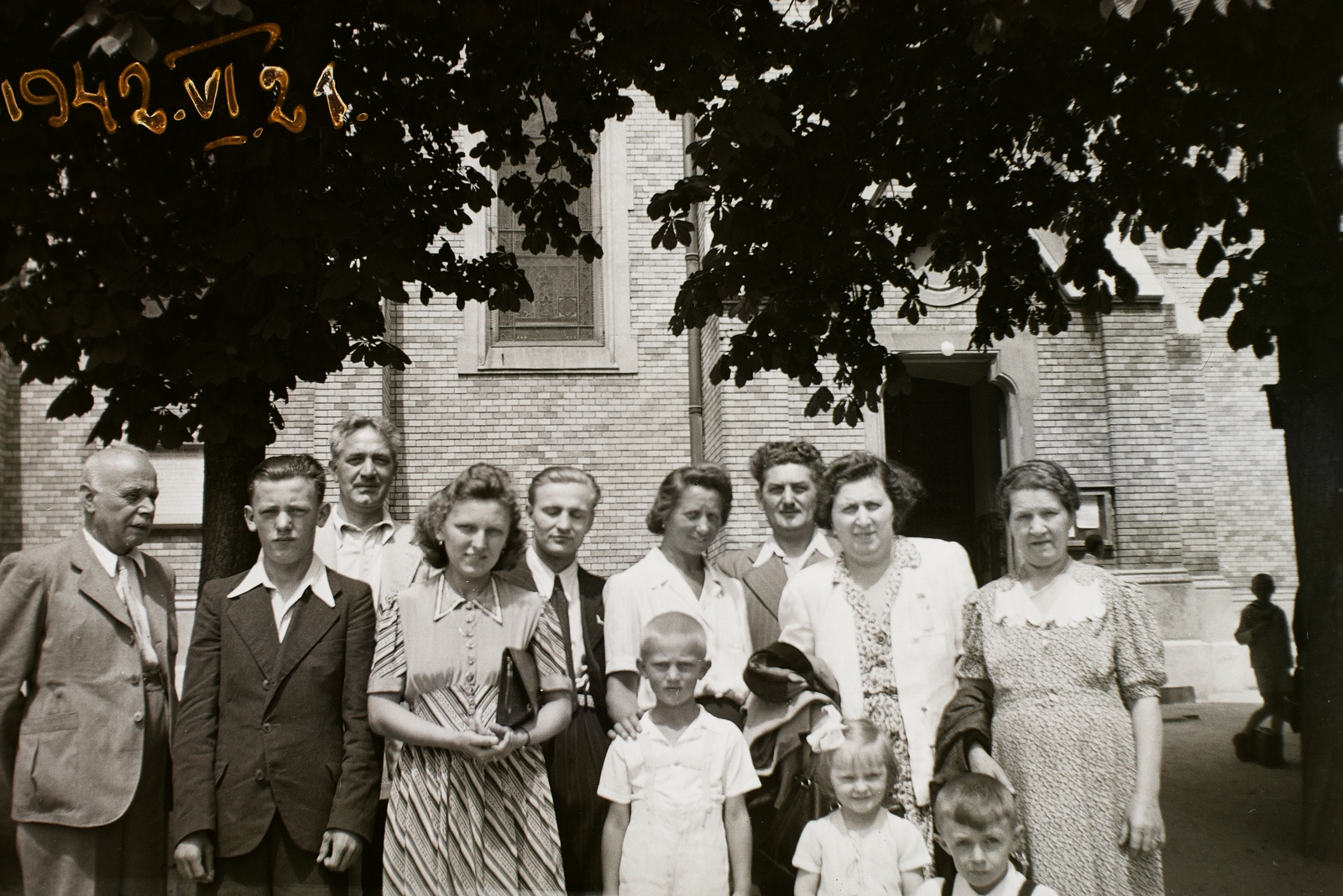 Hungary, Budapest II., Máriaremete, Kisboldogasszony-templom oldalbejárata., 1942, Fortepan/Album002, Budapest, Fortepan #92611