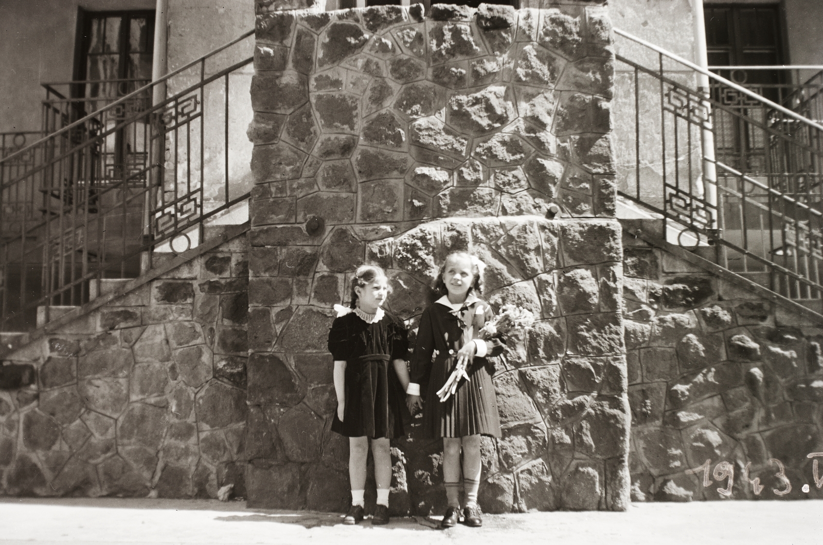 Magyarország, Budapest VIII., a felvétel a Szörény utca 7. számú ház udvarában készült., 1943, Fortepan/Album002, Budapest, Fortepan #92641