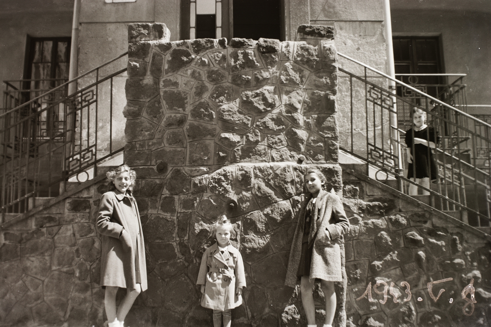 Magyarország, Budapest VIII., a felvétel a Szörény utca 7. számú ház udvarában készült., 1943, Fortepan/Album002, Budapest, Fortepan #92647