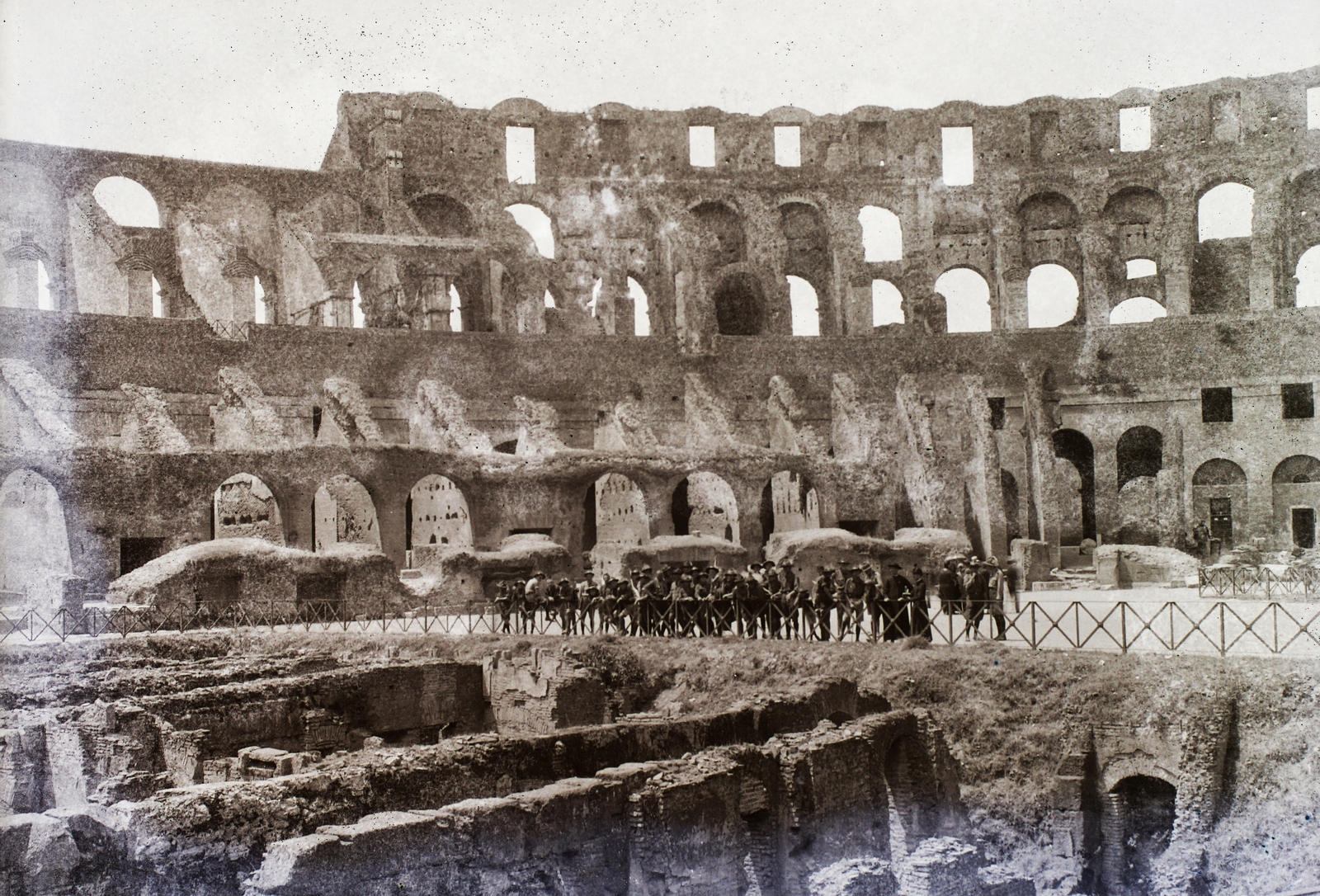 Olaszország, Róma, Colosseum., 1934, Haui Balázs, cserkész, amfiteátrum, Fortepan #92957