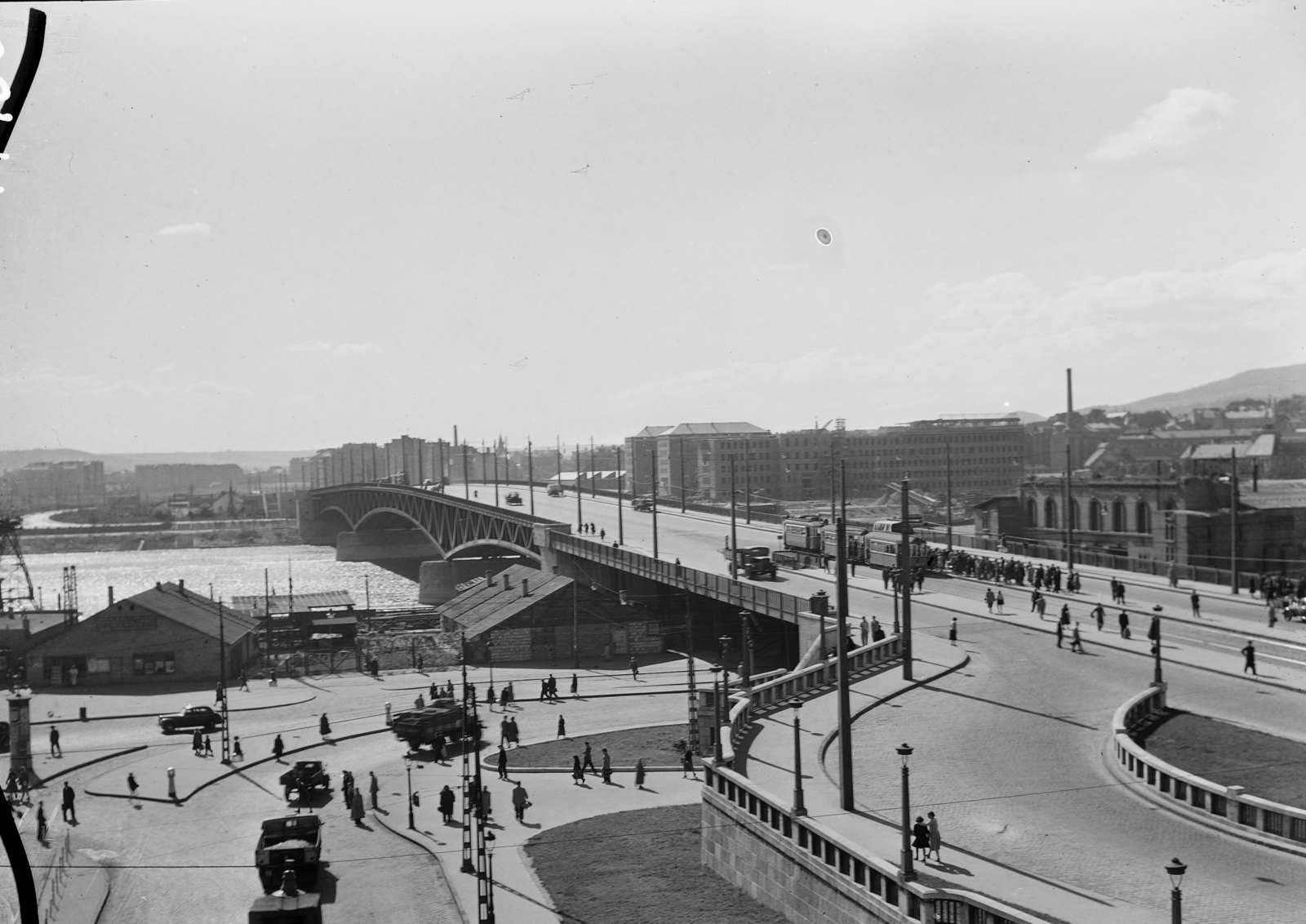 Hungary, Budapest IX., Petőfi híd pesti hídfő, mellette az Elevátor-ház romjai., 1953, UVATERV, bridge, traffic, commercial vehicle, tram, Danube, Trailer car, Budapest, Duna-bridge, Hubert Pál Álgyay-design, Fortepan #9297