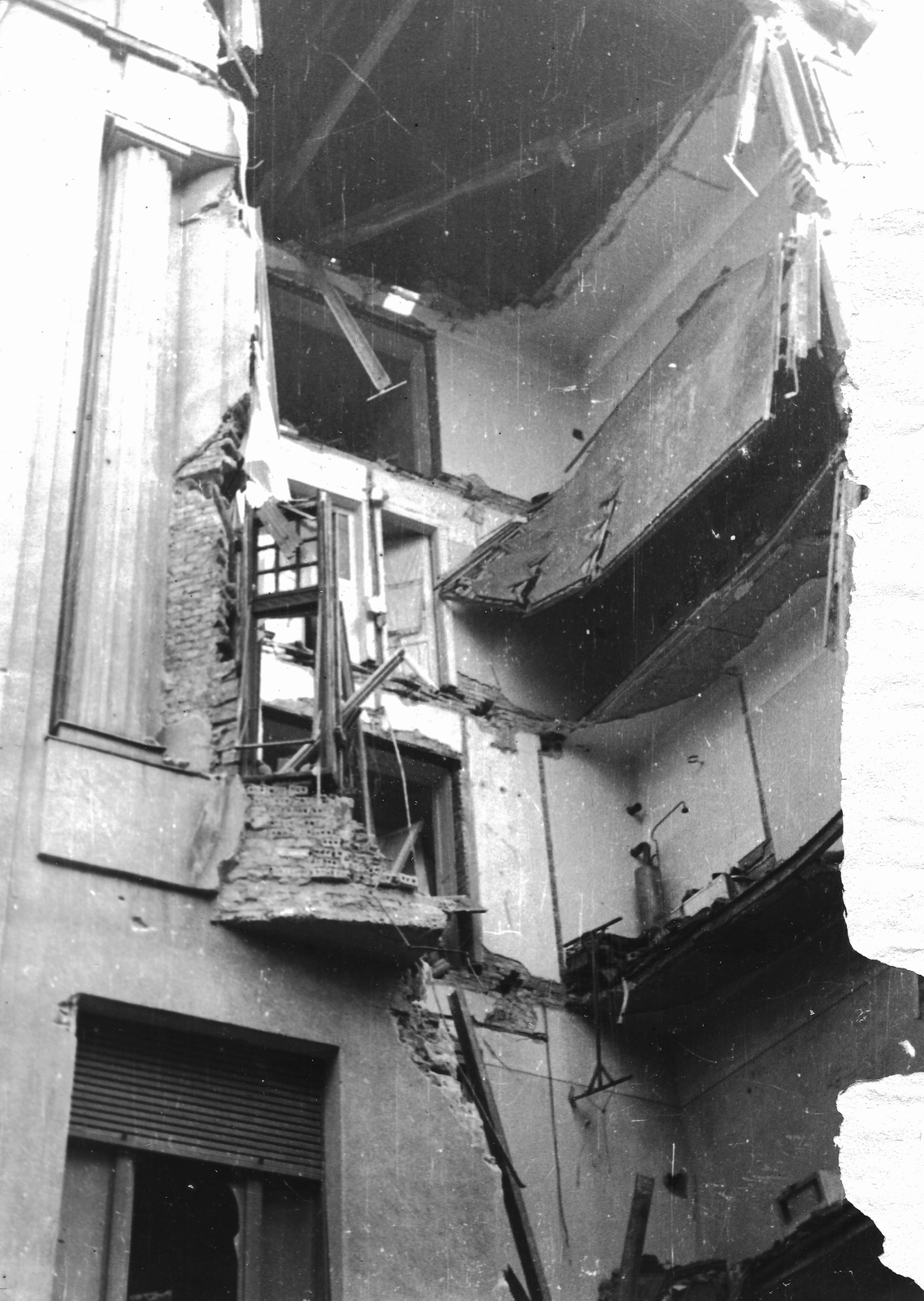 Hungary, Budapest VIII., Baross utca, a romos 46. számú ház., 1956, Hofbauer Róbert, war damage, revolution, damaged building, Budapest, Fortepan #93013