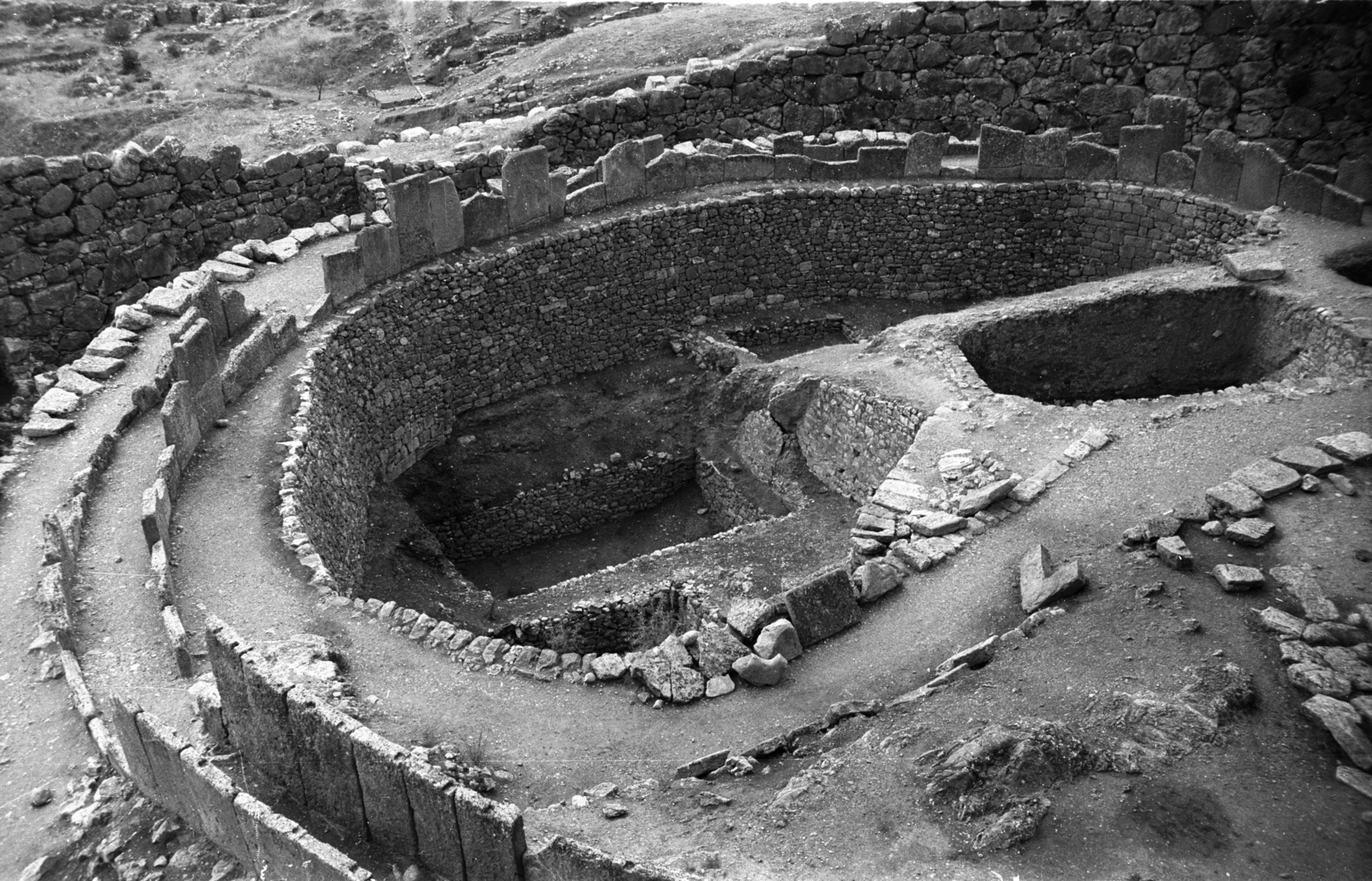Greece, Mycenae, királysírok., 1964, Holenár Csaba és Edina, tomb, ancient culture, Fortepan #93068