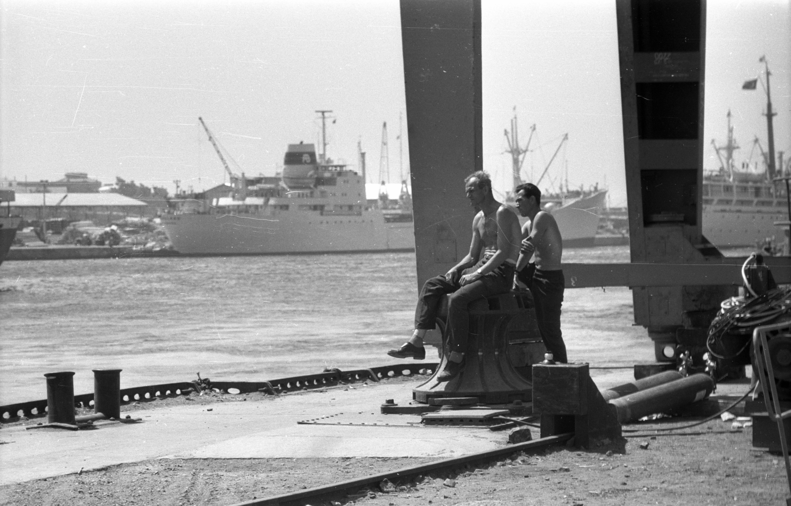 Greece, 1964, Holenár Csaba és Edina, ship, port, half-naked, Fortepan #93078