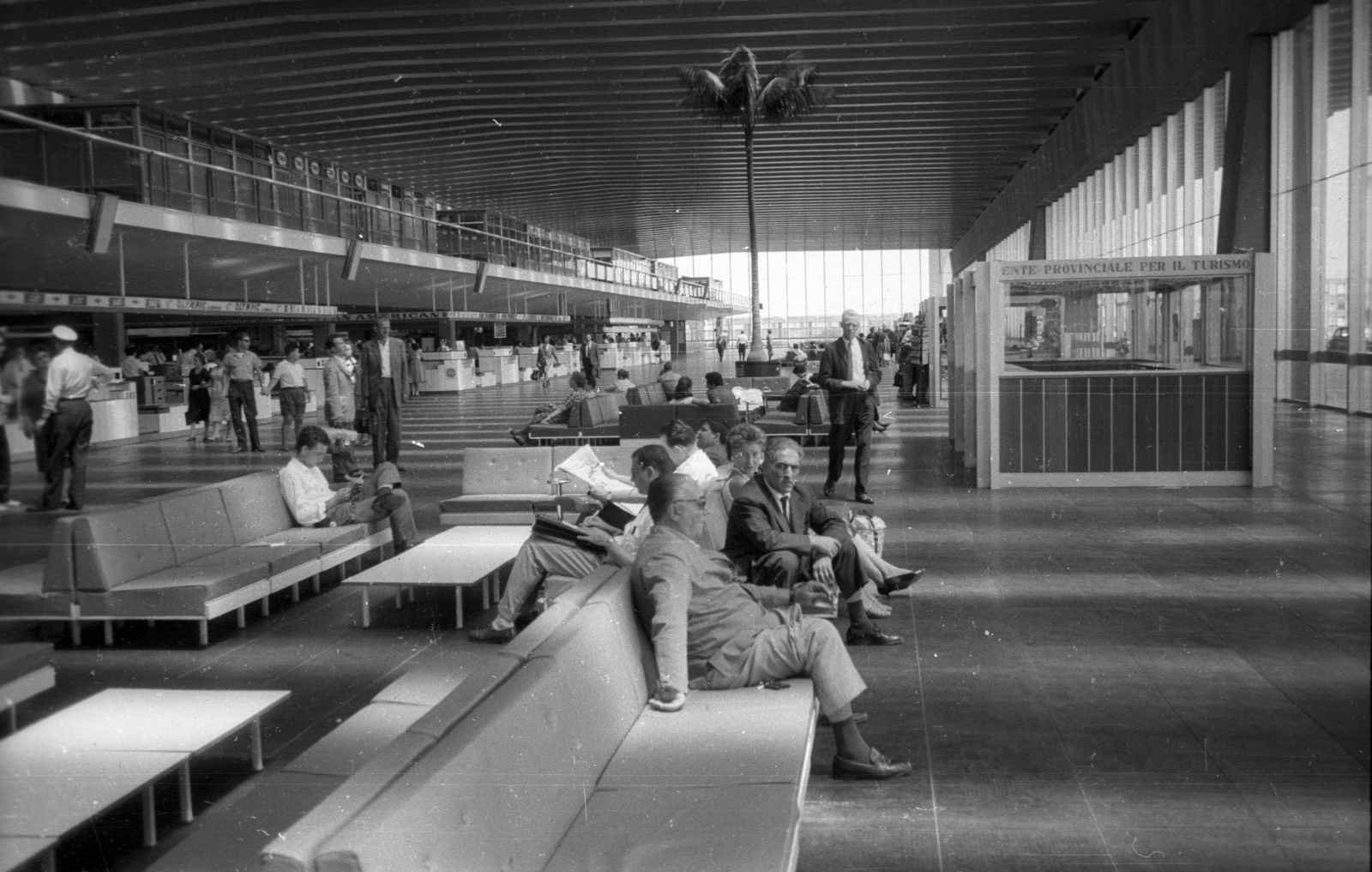 Italy, Rome, Fiumicino repülőtér., 1964, Holenár Csaba és Edina, airport, Fortepan #93088