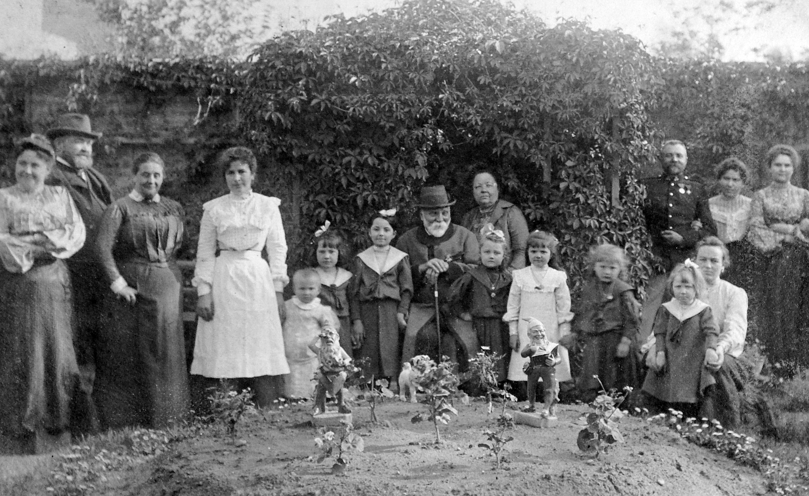 1918, Fortepan, tableau, women, men, flower, kids, ribbon, gnome, walking cane, Fortepan #9311