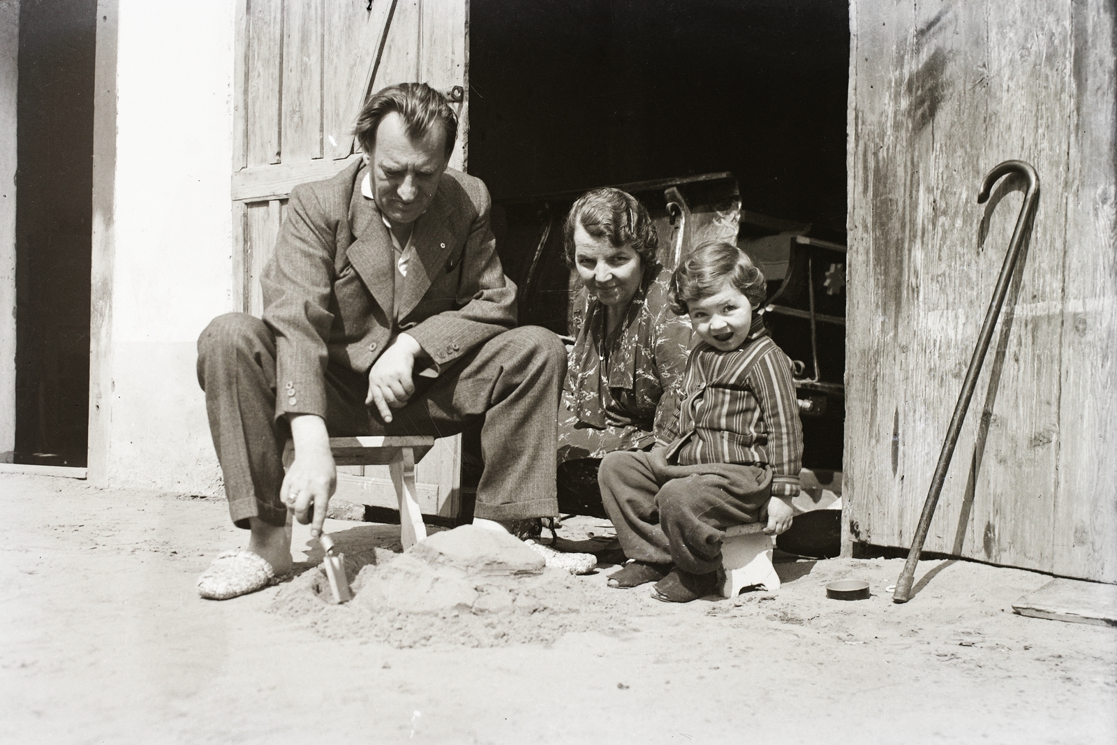 1938, Holenár Csaba és Edina, family, toy, kid, sand, Fortepan #93117