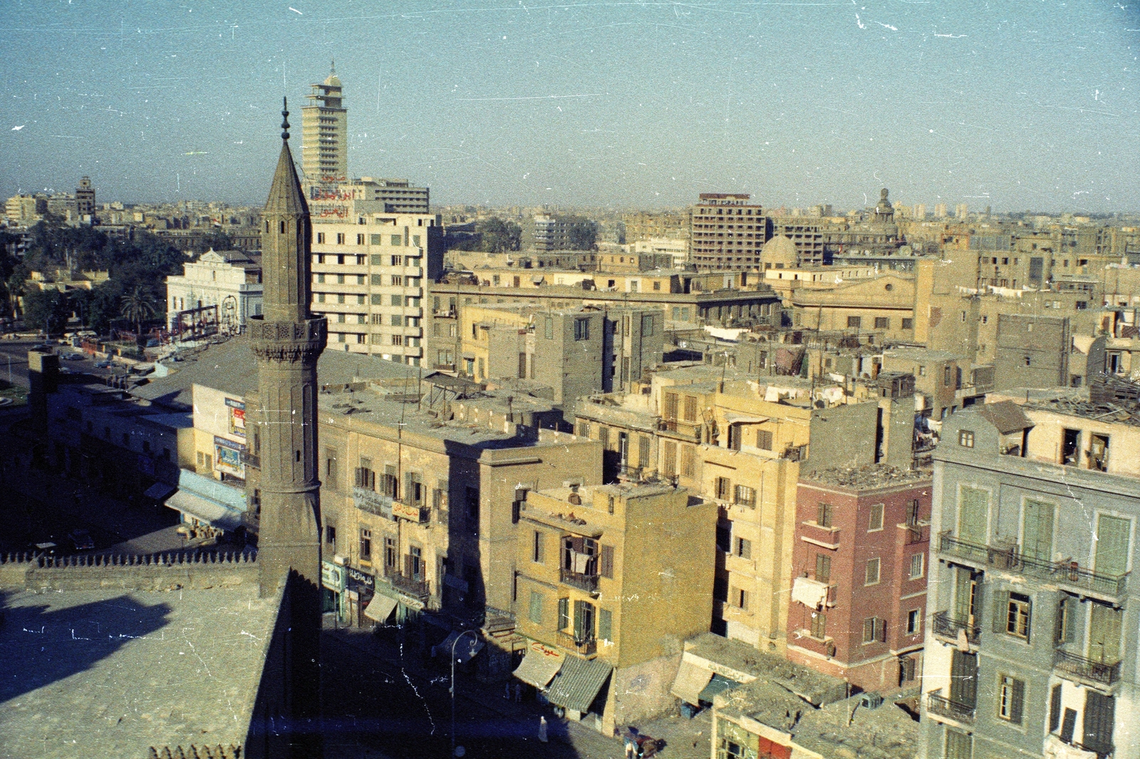 Egypt, Cairo, kilátás az Atlas Hotelből, El Kekhya mecset, jobbra lent az El-Gomhoreya út, távolban az Opera Exchange tornya látszik., 1962, Inkey Tibor, colorful, Fortepan #93167