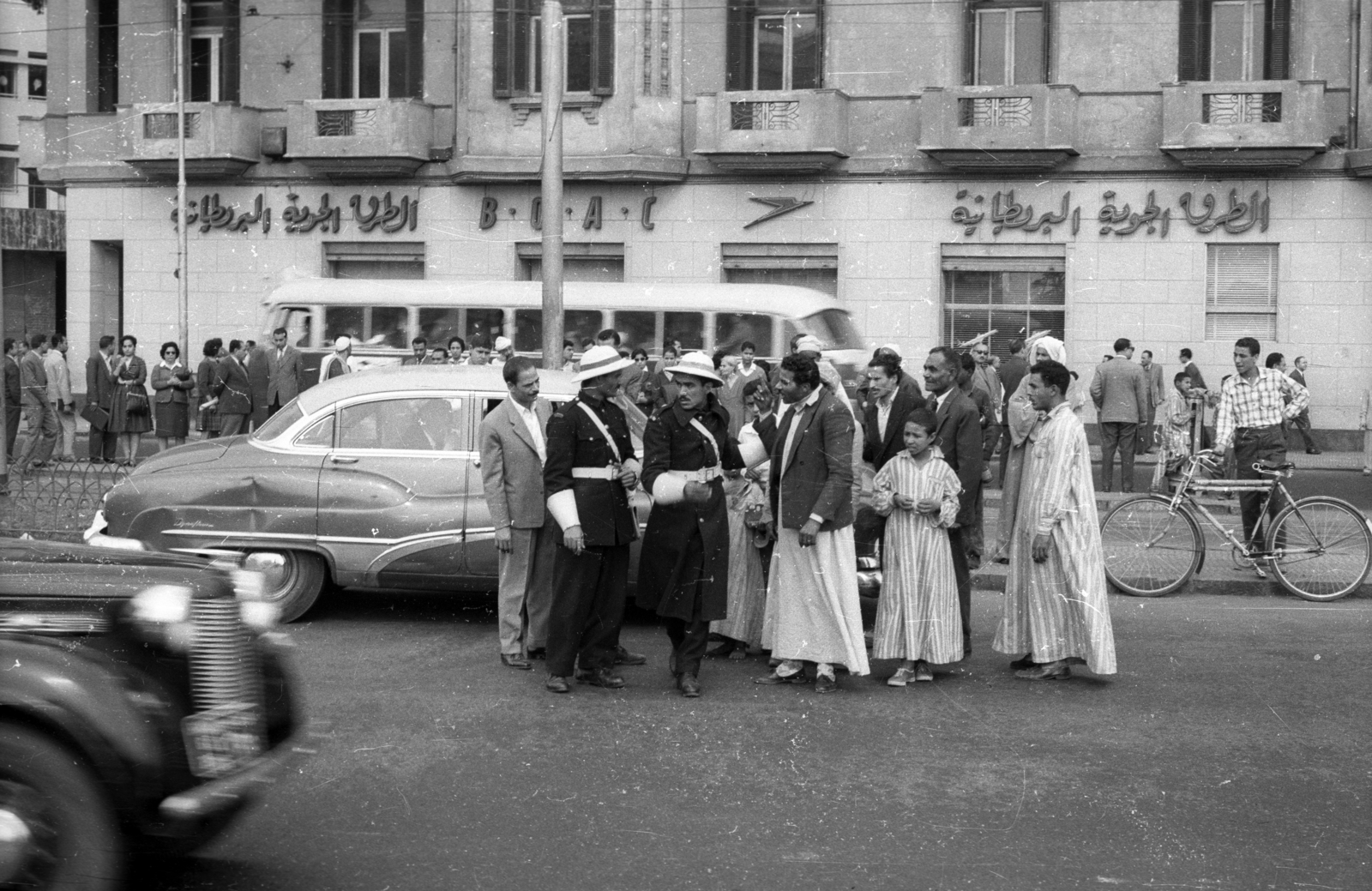 Egyiptom, Kairó, Tahrir tér., 1962, Inkey Tibor, arab írás, BOAC légitársaság, Fortepan #93180