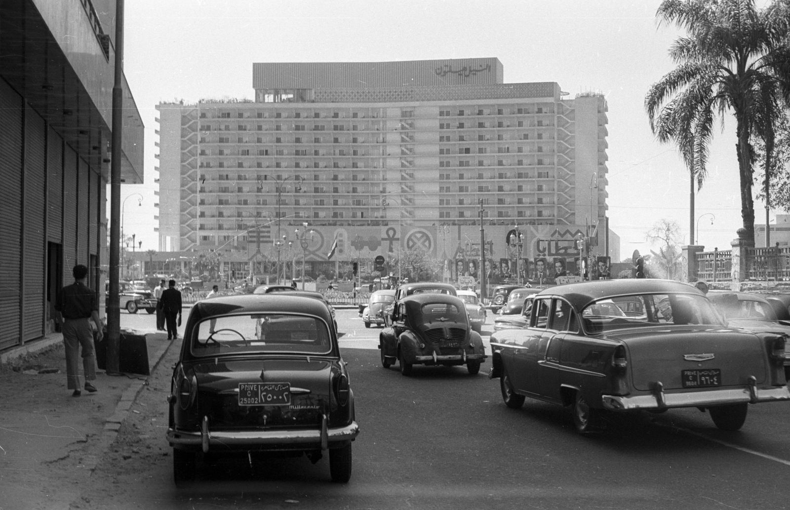 Egypt, Cairo, Nile Hilton Hotel, 1962, Inkey Tibor, hotel, Chevrolet-brand, automobile, number plate, Arabic script, Fortepan #93208