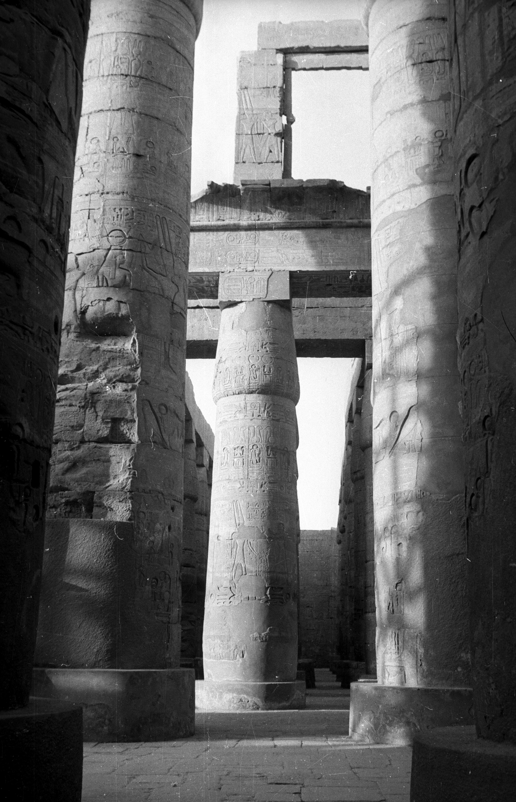 Egypt, Luxor, Karnaki templom, Honszu temploma., 1962, Inkey Tibor, ancient culture, Egyptian hieroglyphs, Fortepan #93250