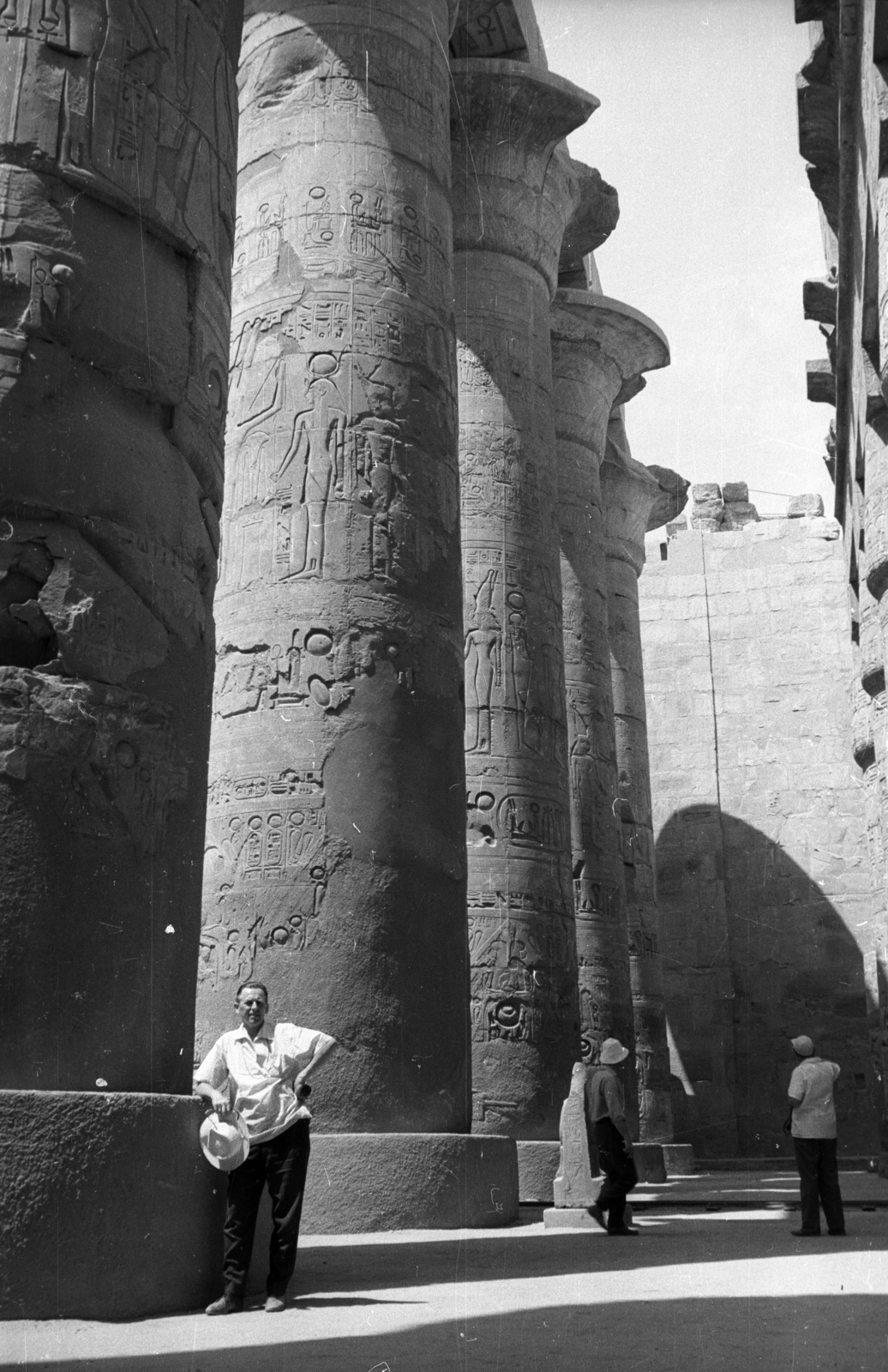 Egypt, Luxor, Karnaki templom, oszlopsor., 1962, Inkey Tibor, ancient culture, Egyptian hieroglyphs, Fortepan #93257