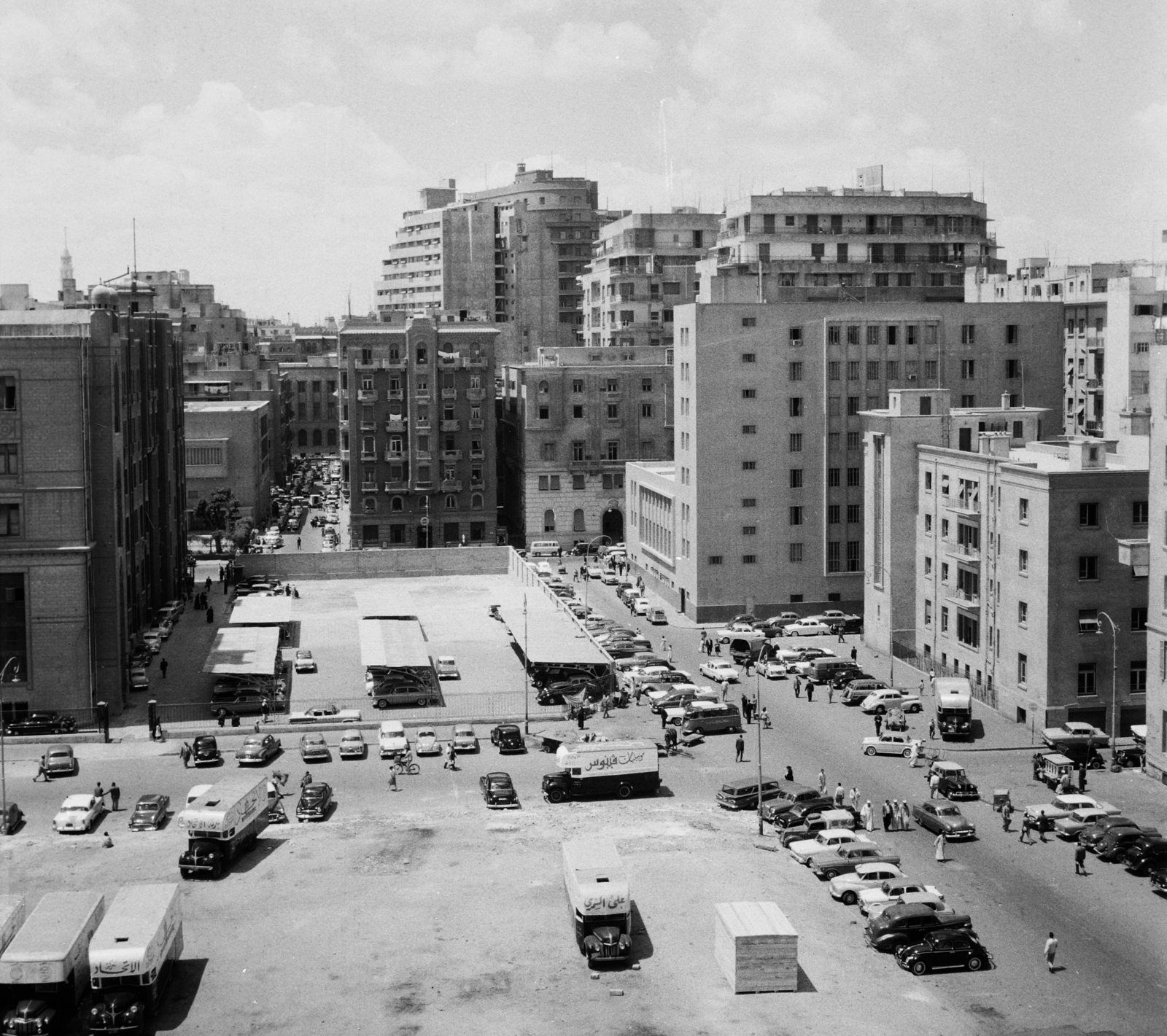 Egypt, Cairo, kilátás az Al-Sharikat utca felől (az Atlas Hotelből), előtérben az El-Sayed Mohammed Taher utca, mögötte a Mohammed Fahir utca kereszteződése., 1962, Inkey Tibor, Fortepan #93325