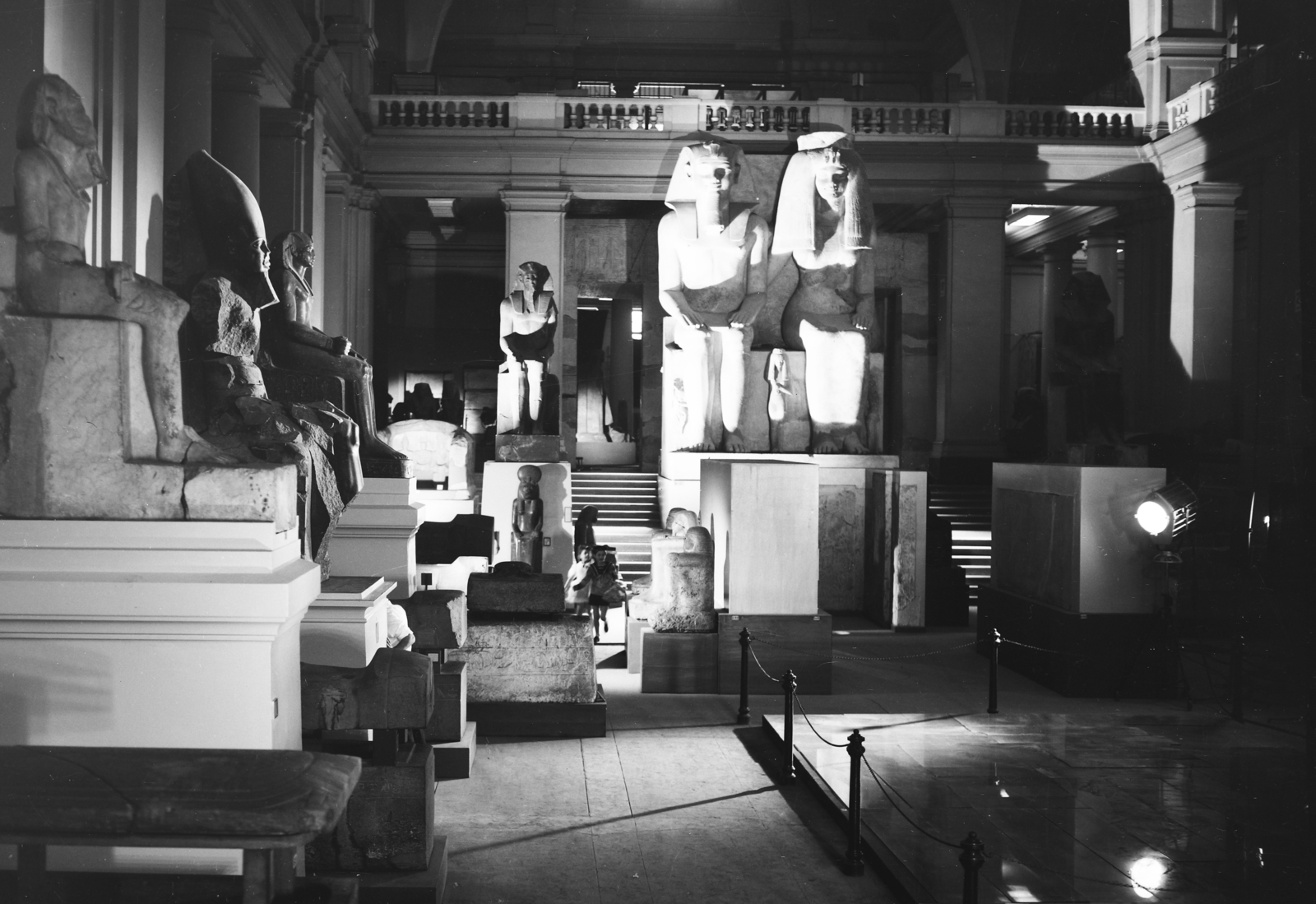 Egypt, Cairo, Egyiptomi Régiségek Múzeuma. A felvétel az Egyiptomi történet című film forgatásakor készült., 1962, Inkey Tibor, museum, exhibition, Fortepan #93334