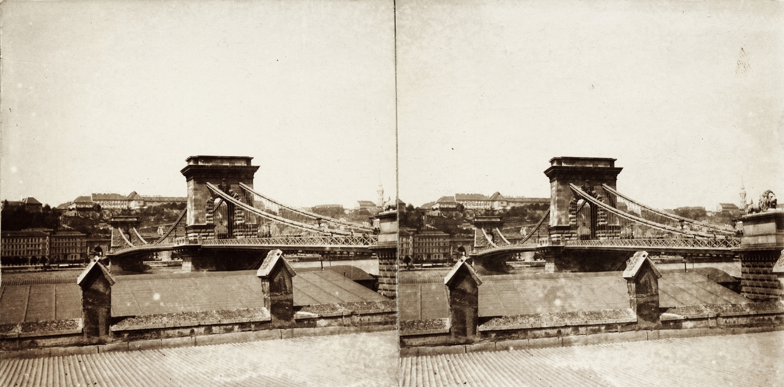 Magyarország, Budapest V., pesti alsó rakpart, teherhajó kikötő raktárai, szemben a Széchenyi Lánchíd. A felvétel 1894-ben készült., 1900, Kiss László, Dabasy Fromm Géza, híd, sztereófotó, Budapest, függőhíd, William Tierney Clark-terv, Fortepan #93369