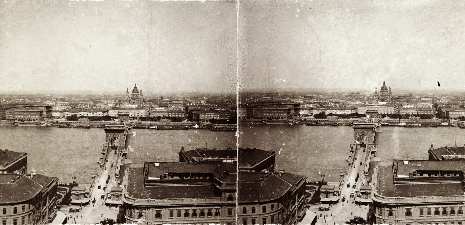 Magyarország, Budapest I.,Budapest V., kilátás a budai Várból a Széchenyi Lánchíd és a Bazilika felé. A felvétel 1895-ben készült., 1900, Kiss László, Dabasy Fromm Géza, híd, háztető, látkép, országház, Duna, sztereófotó, Budapest, függőhíd, Duna-part, William Tierney Clark-terv, Fortepan #93389
