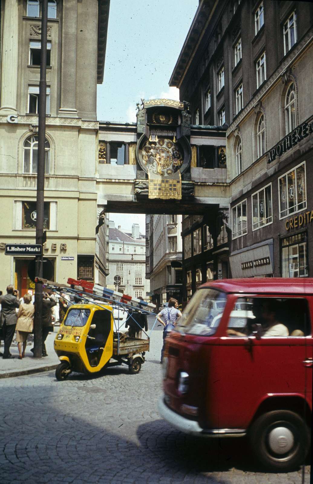 Austria, Vienna, Hoher Markt, Anker-óra., 1972, Közösségi Szociális Szövetkezet, colorful, Volkswagen-brand, automobile, Fortepan #93442