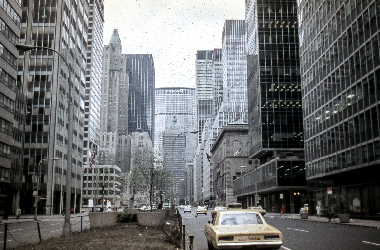 Amerikai Egyesült Államok, New York, Park Avenue, középen a Pan Am (később MetLife) Building., 1970, LHM, színes, felhőkarcoló, Fortepan #93500