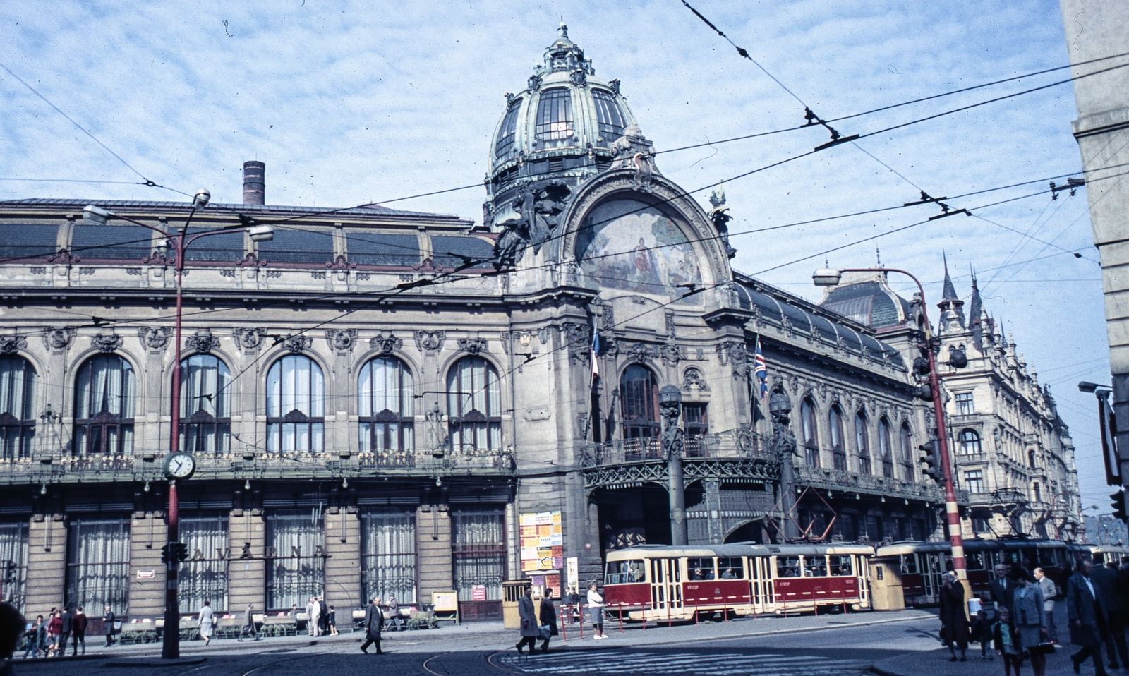 Czech Republik, Prague, Új városháza., 1967, LHM, Czechoslovakia, colorful, Tatra-brand, watch, street view, genre painting, tram, Secession, lamp post, fresco, public building, mosaic, dome, Antonín Balšánek-design, Osvald Polívka-design, Karel Špillar-design, Fortepan #93511