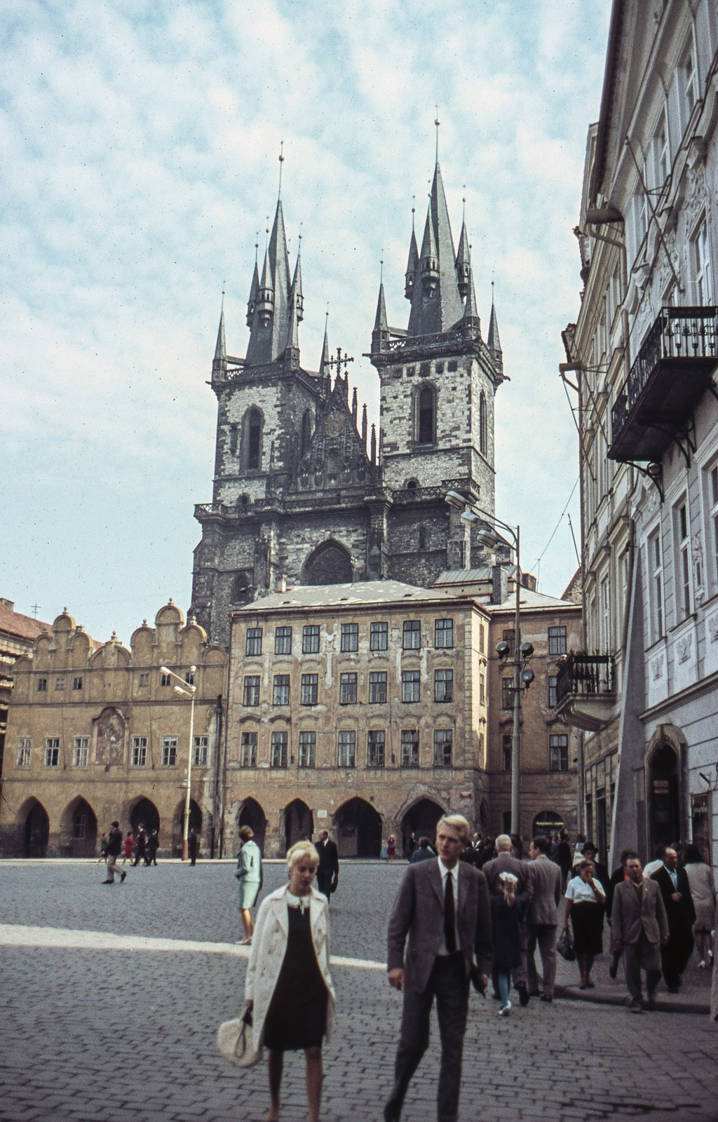 Csehország, Prága, Óváros tér (Staromestske namesti), Tyn templom., 1967, LHM, Csehszlovákia, templom, színes, katolikus, gótika, kerengő, Peter Parler-terv, Matyáš z Arrasu-terv, Fortepan #93522