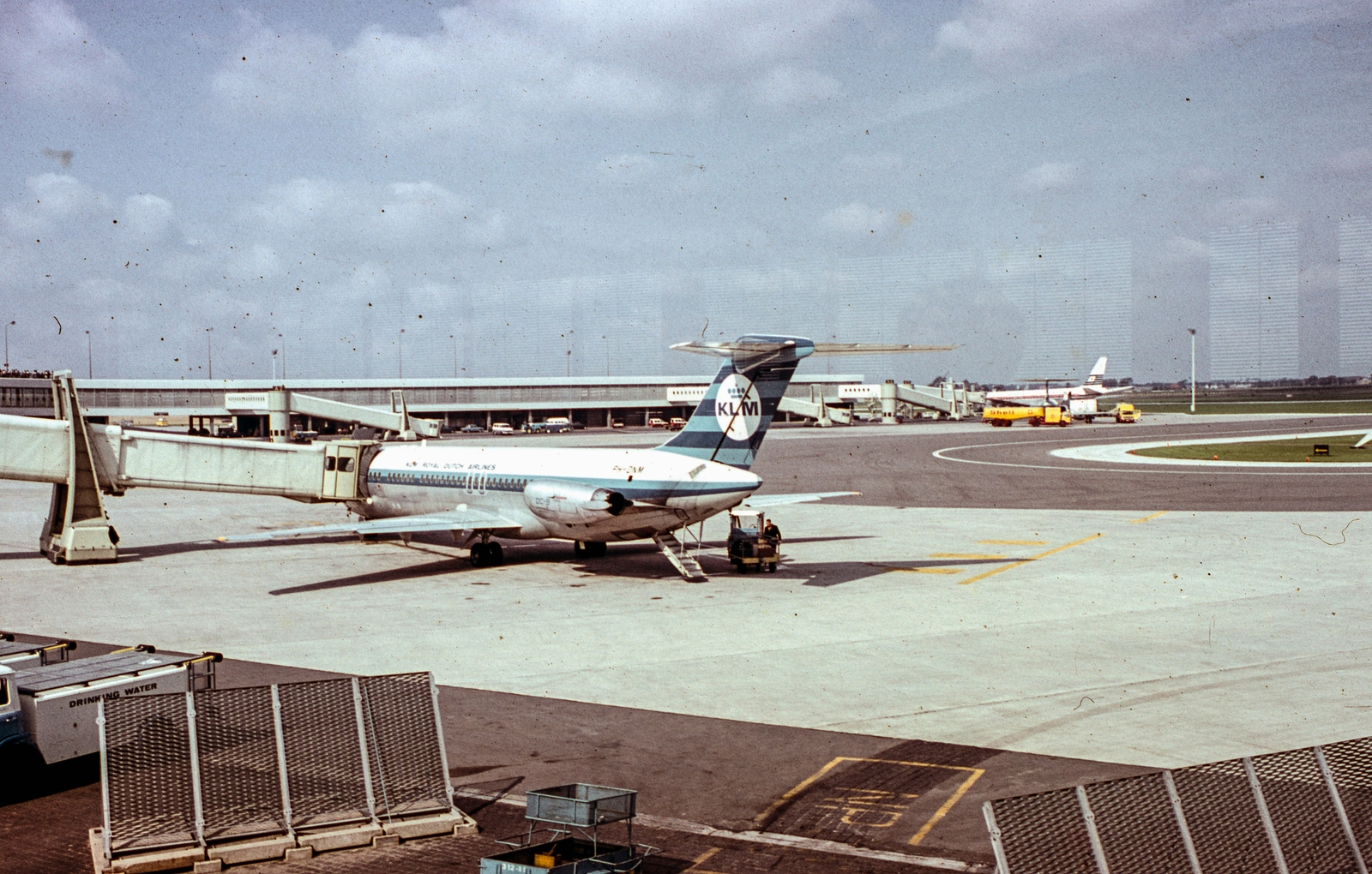 Hollandia, Amszterdam, Schiphol repülőtér., 1969, LHM, színes, amerikai gyártmány, repülőgép, repülőtér, KLM légitársaság, McDonnell Douglas-márka, McDonnell Douglas DC-9, Fortepan #93523