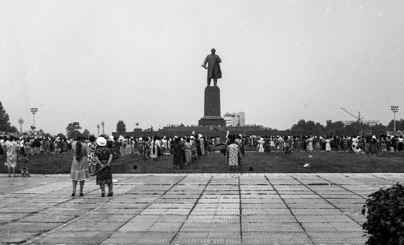 Üzbegisztán, Taskent, Függetlenség (Lenin) tér., 1985, LHM, Szovjetunió, szobor, Lenin-ábrázolás, Fortepan #93569