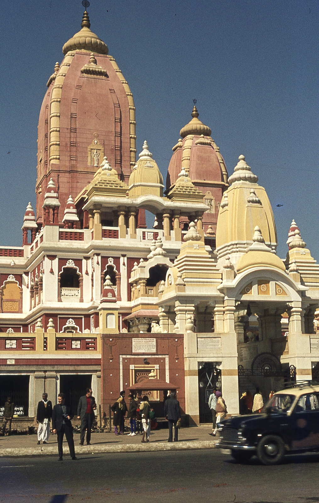 India, Delhi, Lakshmi Narayan Mandir hindu templom., 1972, Lőw Miklós, colorful, Hindu temple, Sris Chandra Chatterjee-design, Fortepan #93633