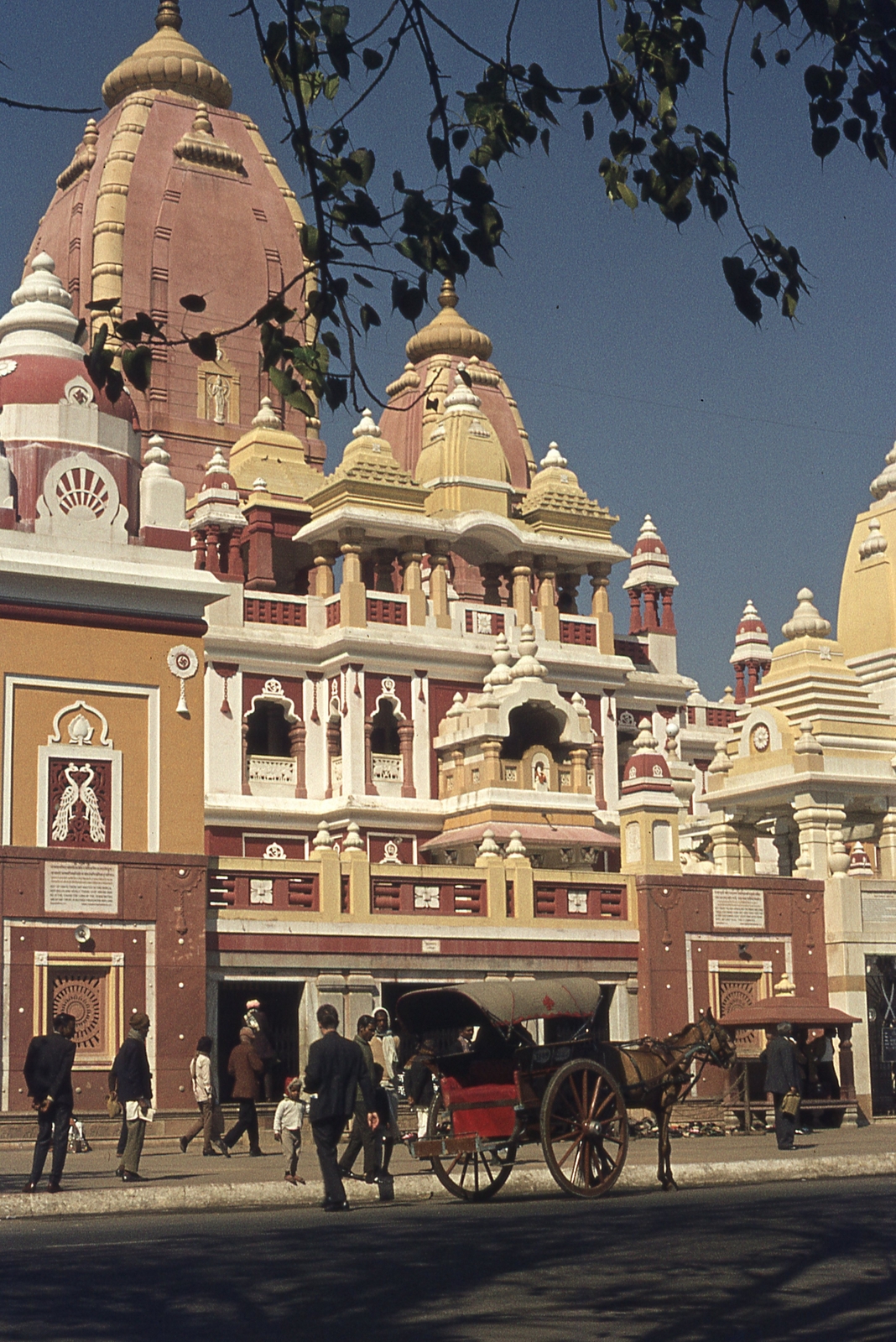India, Delhi, Lakshmi Narayan Mandir hindu templom., 1972, Lőw Miklós, colorful, Hindu temple, Sris Chandra Chatterjee-design, Fortepan #93634