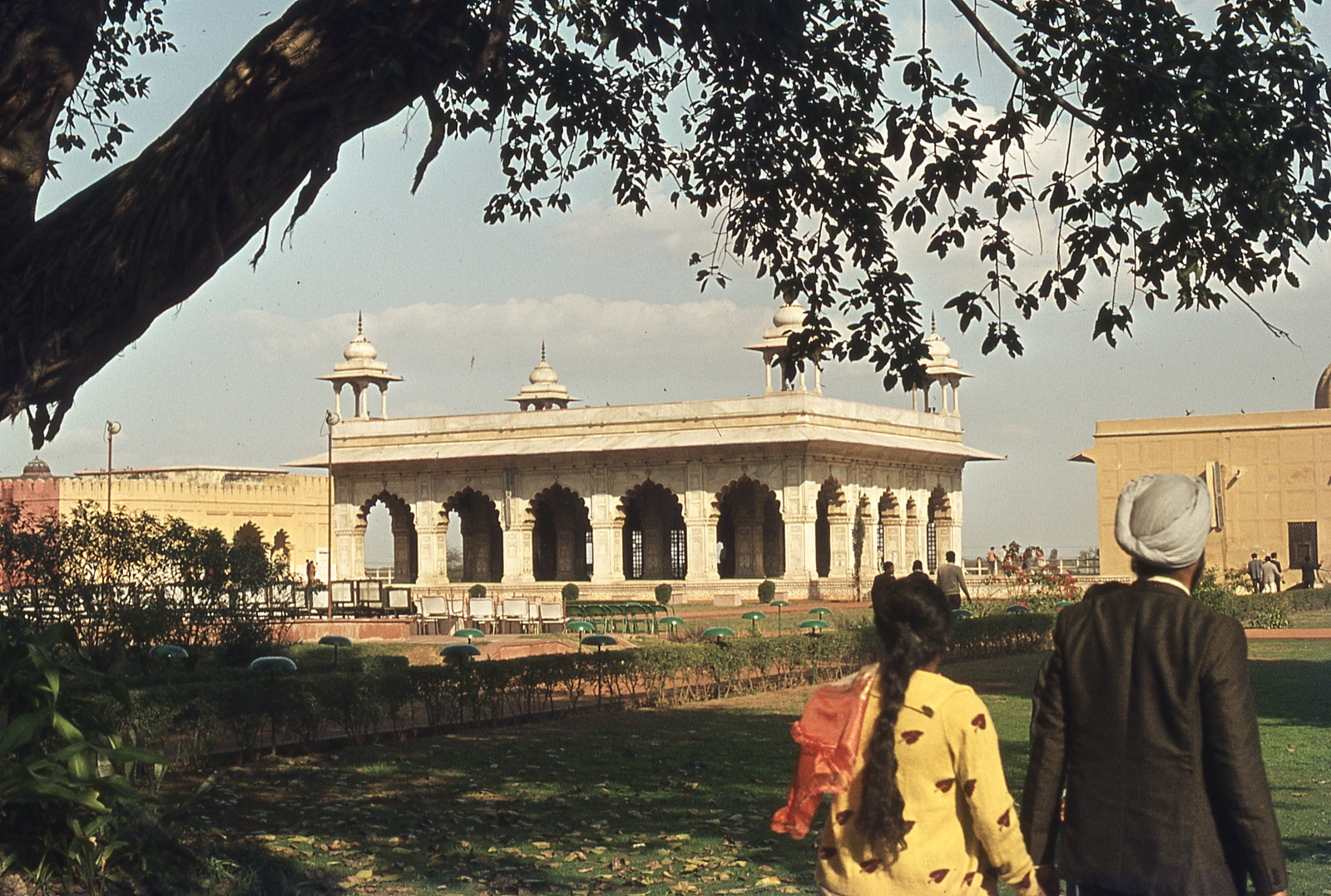 India, Delhi, Red Fort (Vörös Erőd), Rang Mahal., 1972, Lőw Miklós, színes, turbán, Mogul építészet, Fortepan #93643