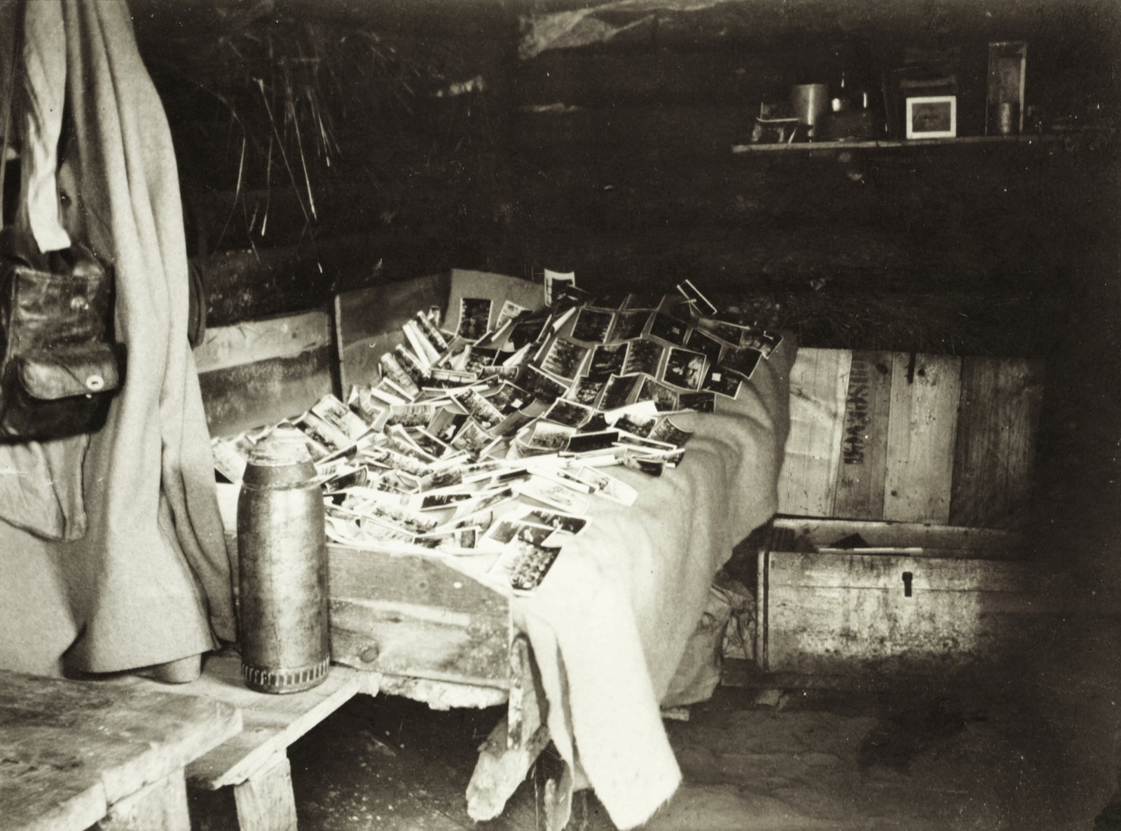 1914, Madaras Jenő, First World War, photography, ammunition, chest, picture in picture, berth, Fortepan #93714