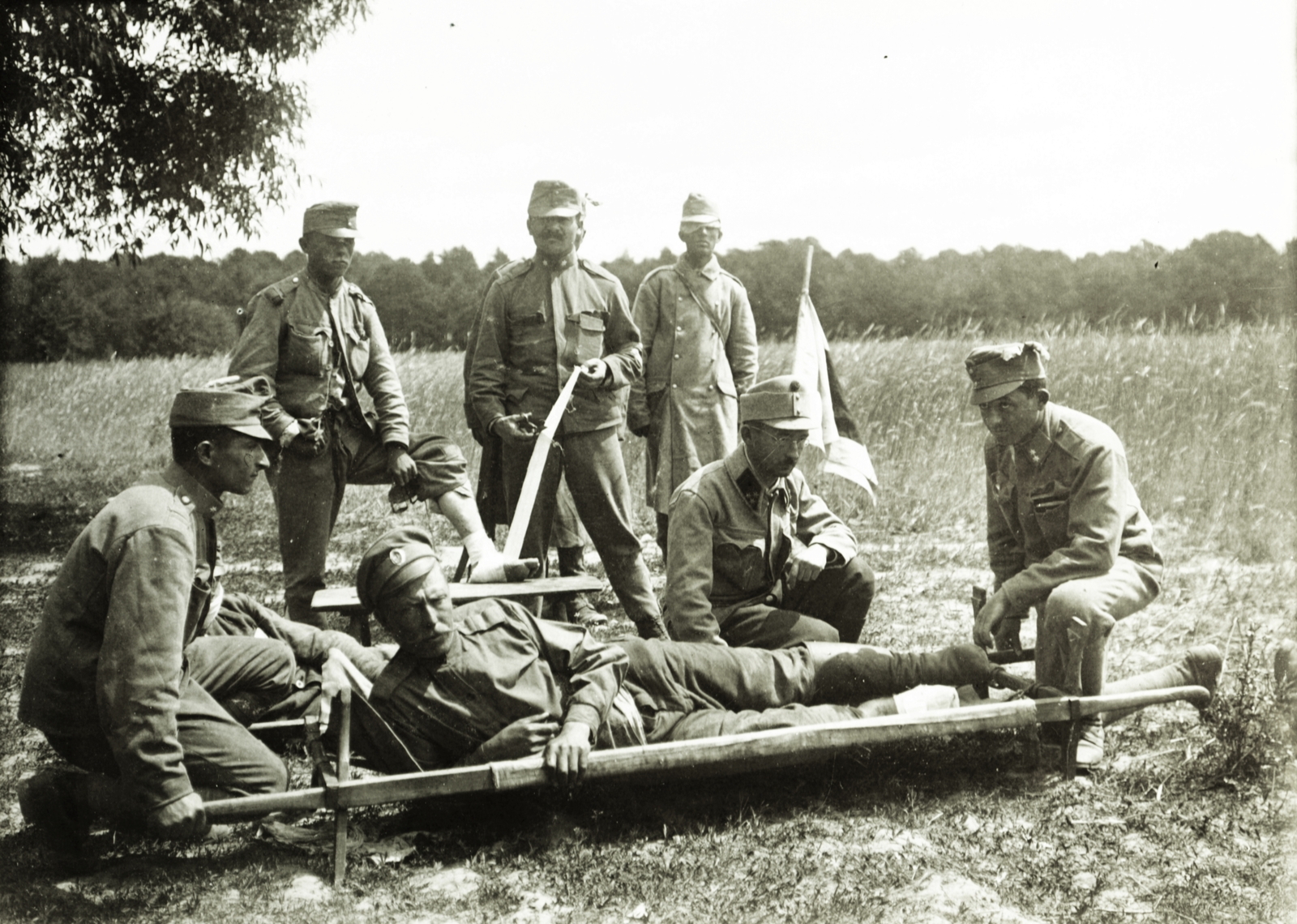 1914, Madaras Jenő, First World War, barrow, wounded, soldier, Soviet soldier, paramedic, prop up on elbows, Fortepan #93717
