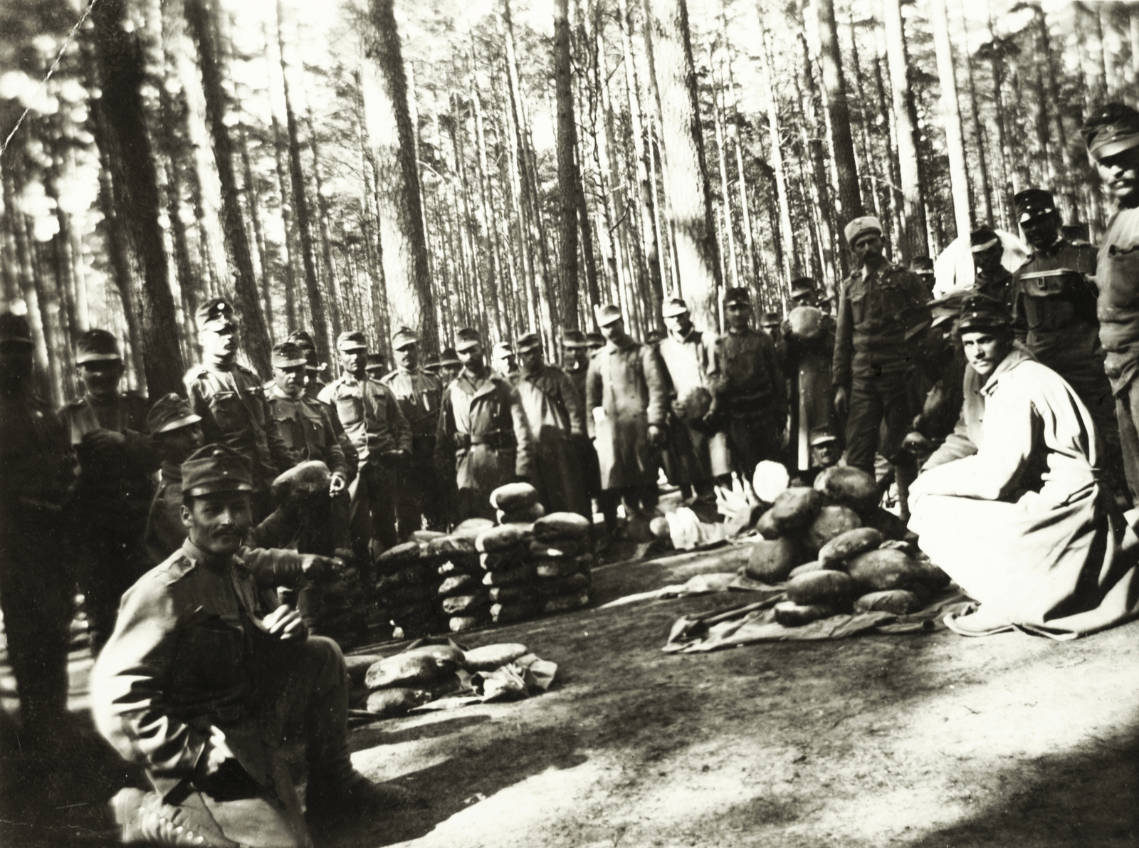1914, Madaras Jenő, First World War, soldier, loaf of bread, Fortepan #93720