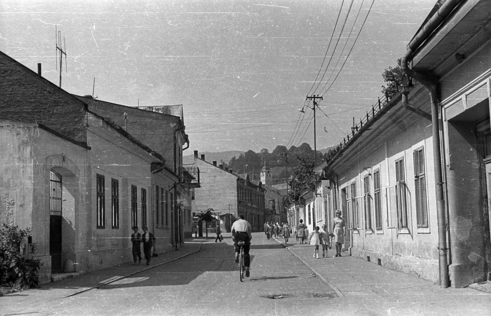 Slovakia, Gelnica, Fő utca, háttérben a Városháza tornya., 1964, Fortepan/Album004, Czechoslovakia, bicycle, pedestrian, street view, Fortepan #93820