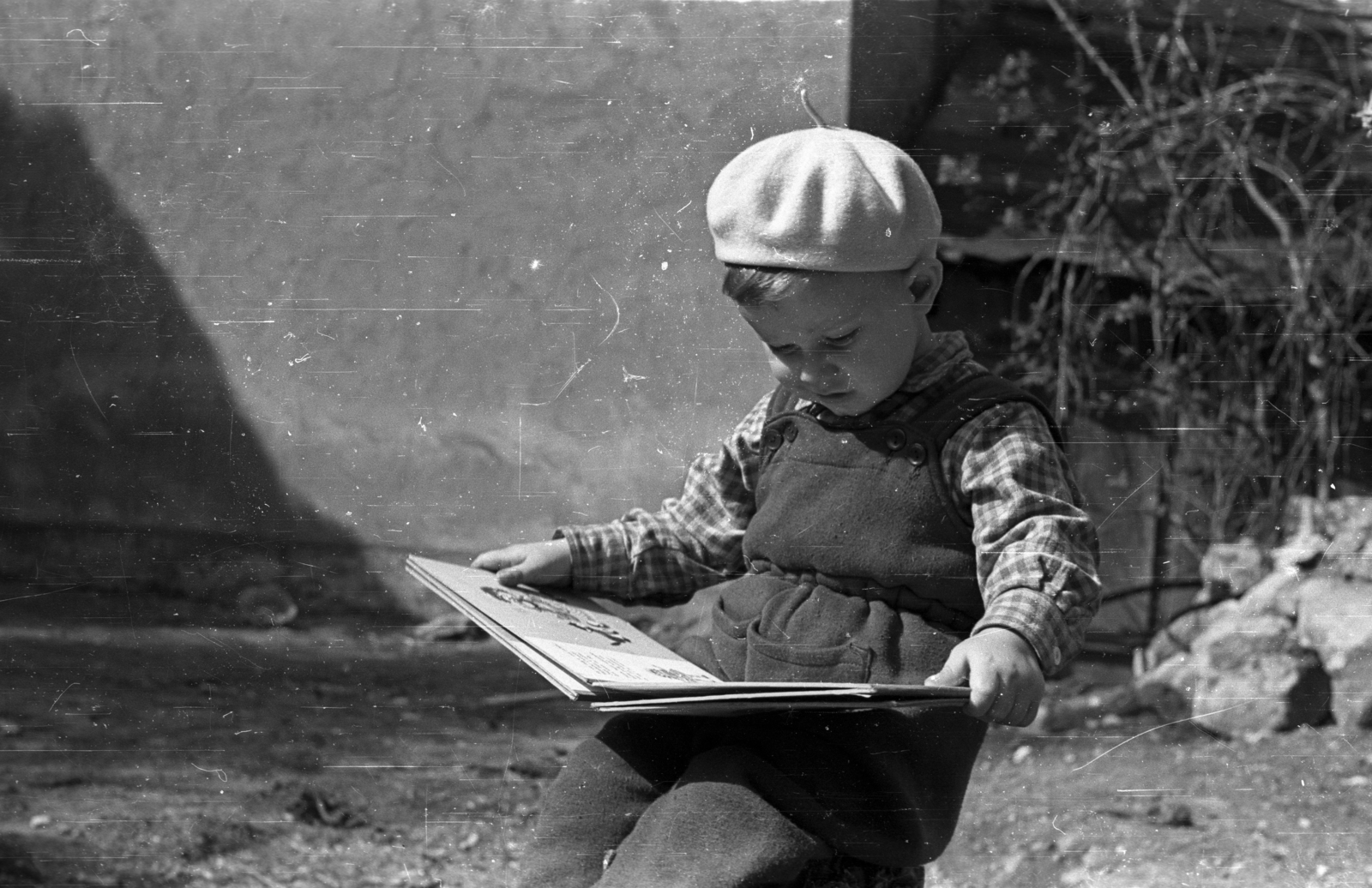 1958, Fortepan/Album004, reading, beret, sweater, storybook, Fortepan #93850